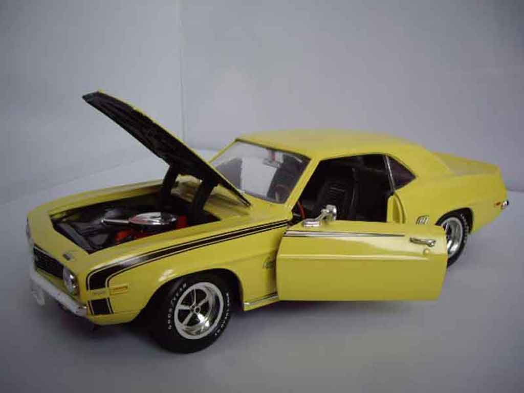 Chevrolet Camaro SS 396 1969 geel 1/18 Ertl