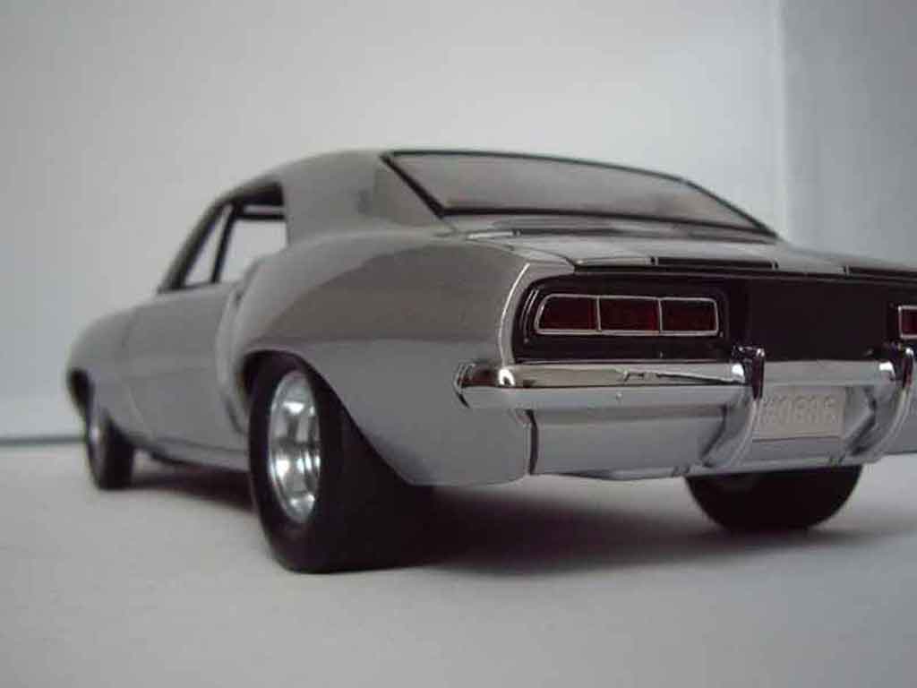 Chevrolet Camaro Z28 drag racing 1/18 GMP