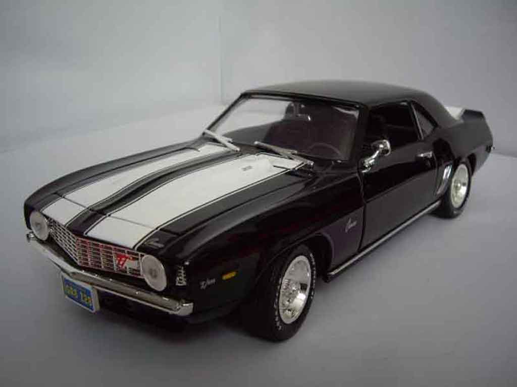 Chevrolet Camaro Z28 1/18 Ertl Z28 zwart bandes wits 1969 modelauto
