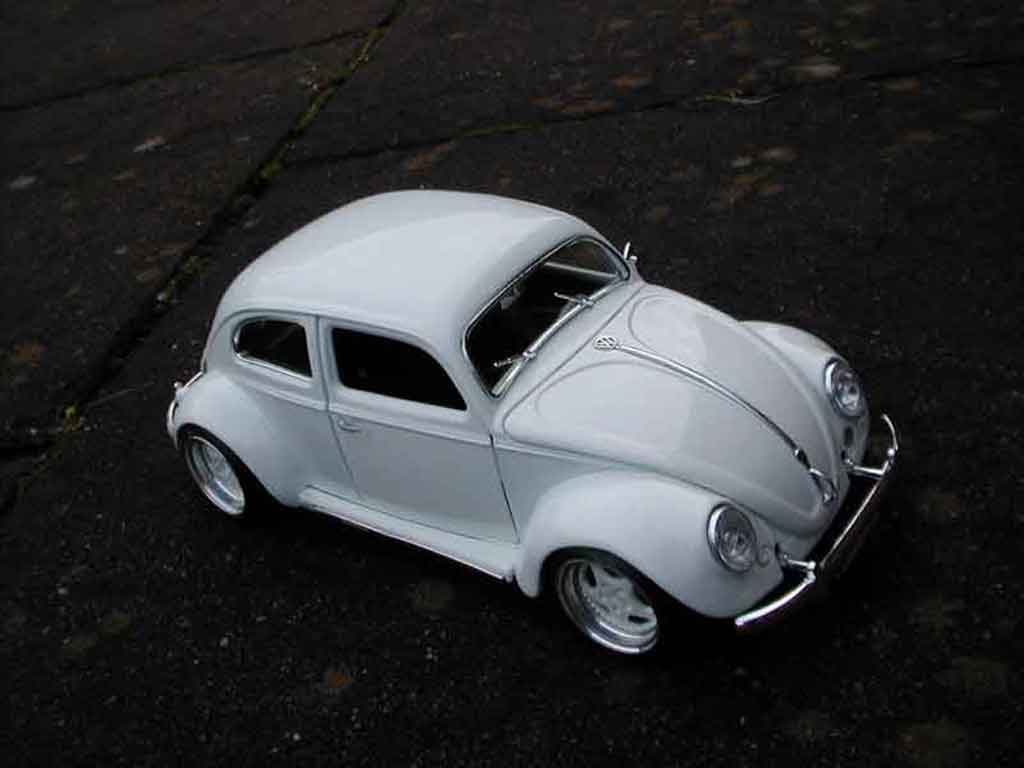 Volkswagen Kafer Base coccinelle wit jantes porsche 1/18 Burago