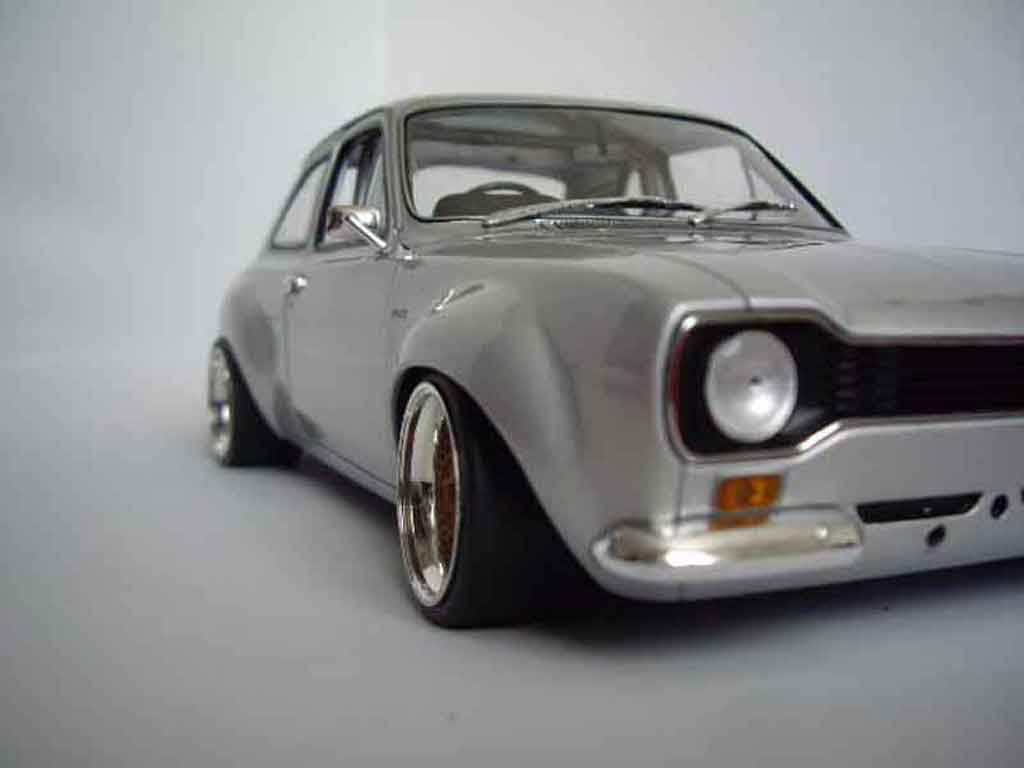 Ford RS 1600 1/18 Minichamps grijs jantes nid dabeilles modelauto