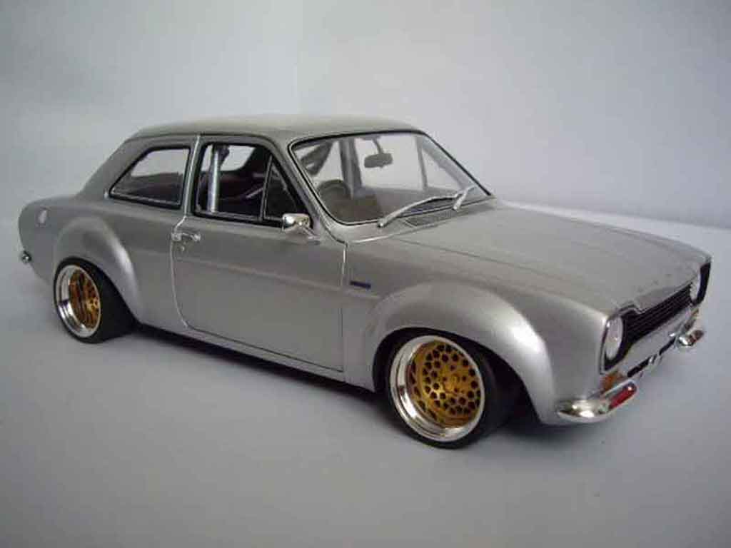 Ford RS 1600 Rally grijs jantes nid dabeilles 1/18 Minichamps
