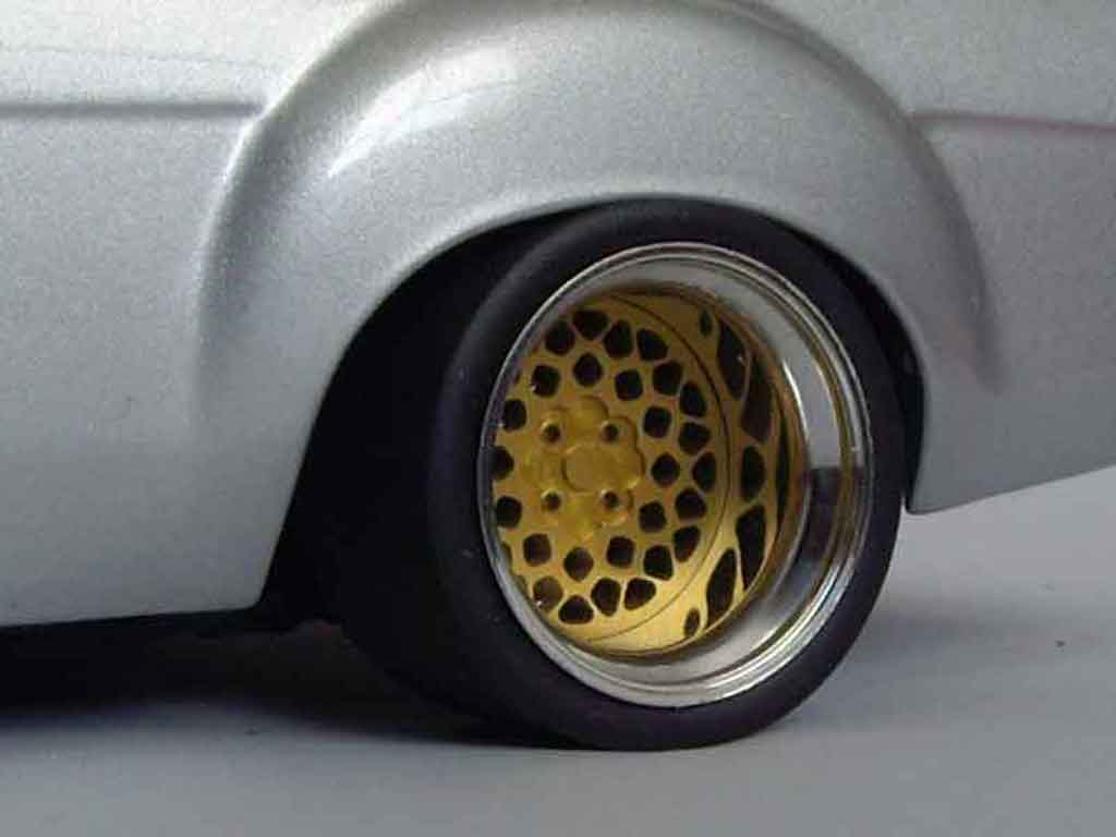 Ford RS 1600 Rally grijs jantes nid dabeilles 1/18 Minichamps