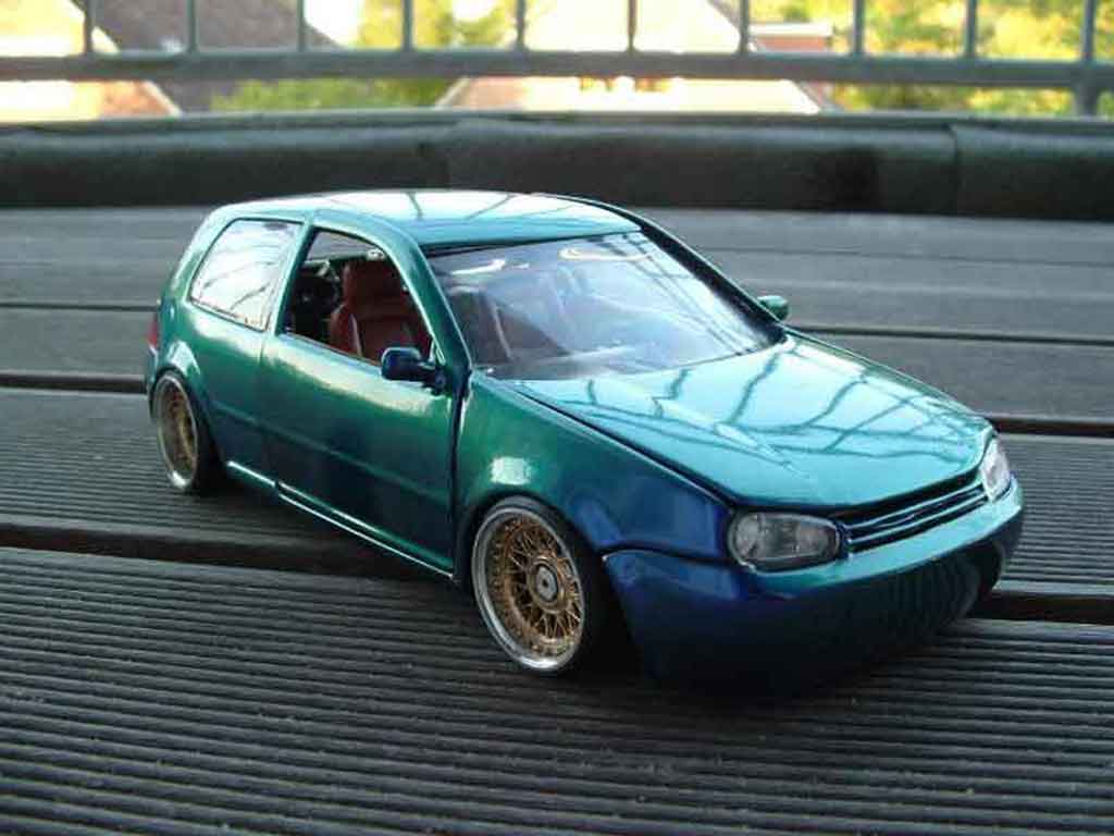 Volkswagen Golf 4 GTI 1/18 Revell 4 GTI cameleon modelauto