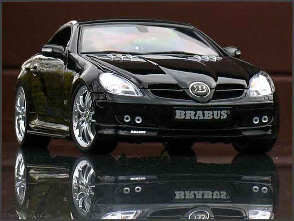 Mercedes Classe SLK 1/18 Maisto zwart brabus modelauto
