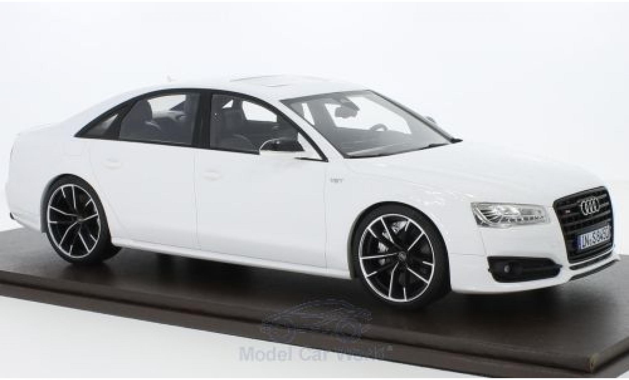 Audi S8 1/18 Motorhelix Plus wit 2017 modelauto