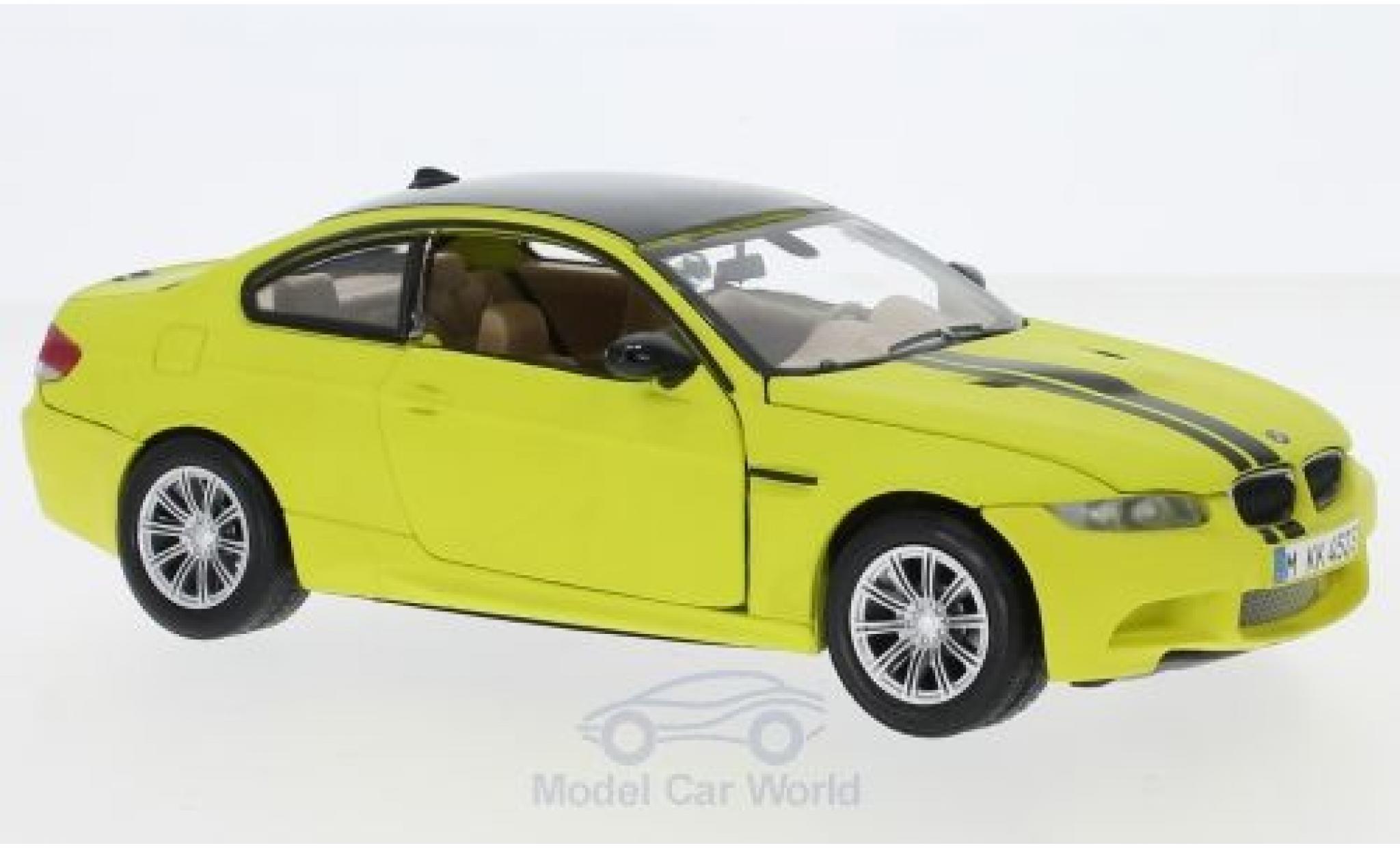 Bmw M3 1/24 Motormax Coupe matt-geel/zwart 2008 modelauto