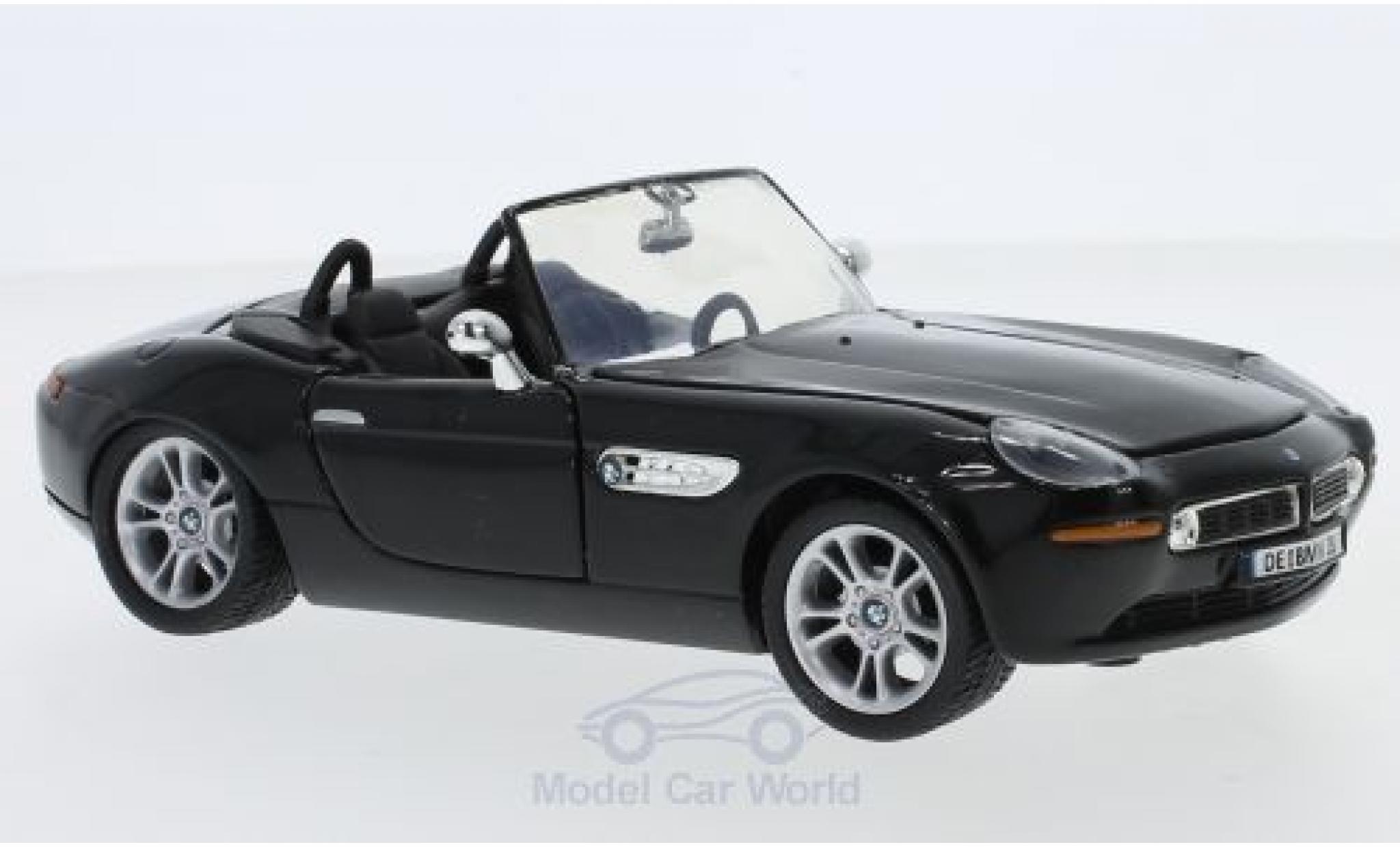 Bmw Z8 1/24 Motormax zwart modelauto