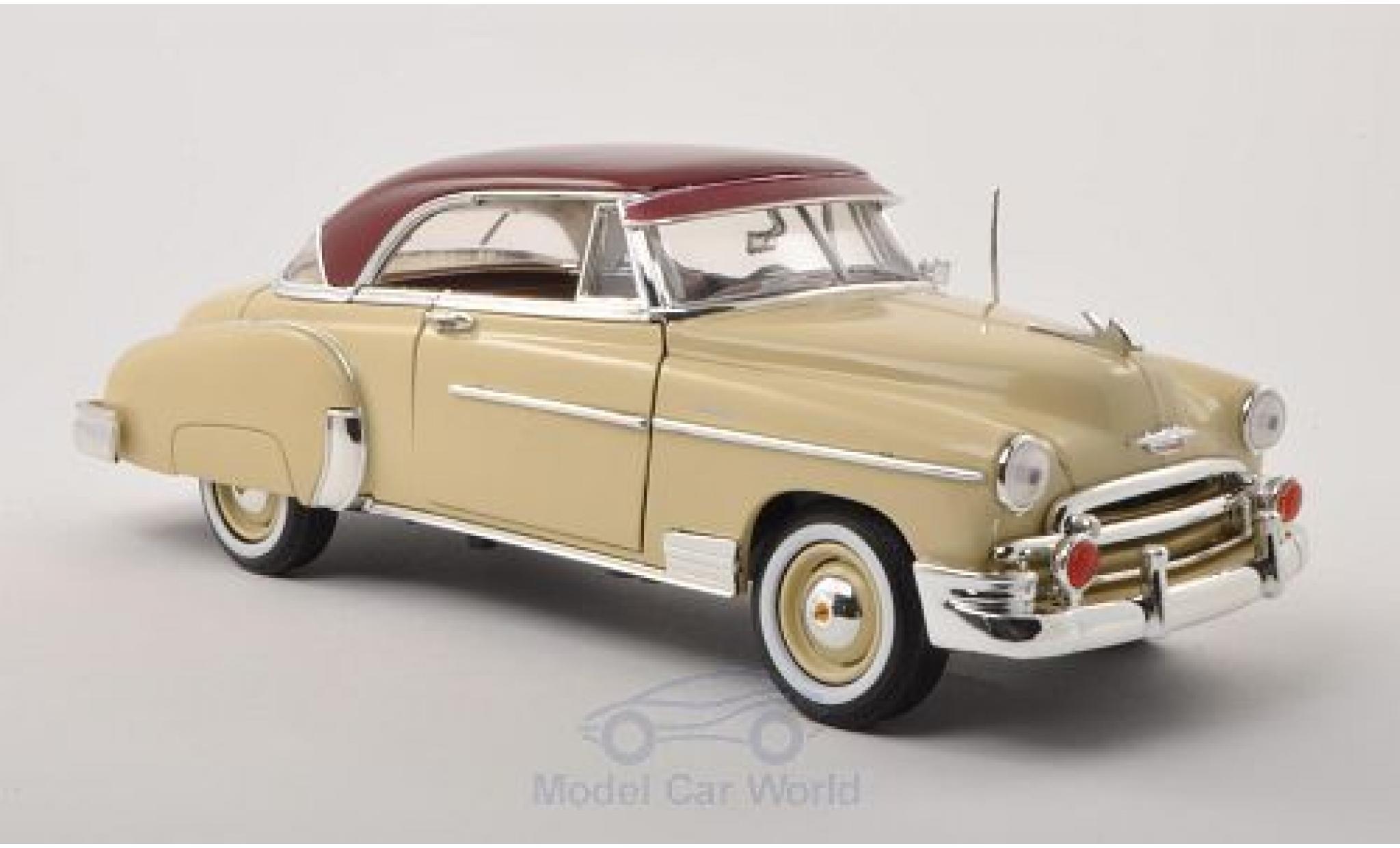 Chevrolet Bel Air 1/18 Motormax beige/rood 1950 modelauto