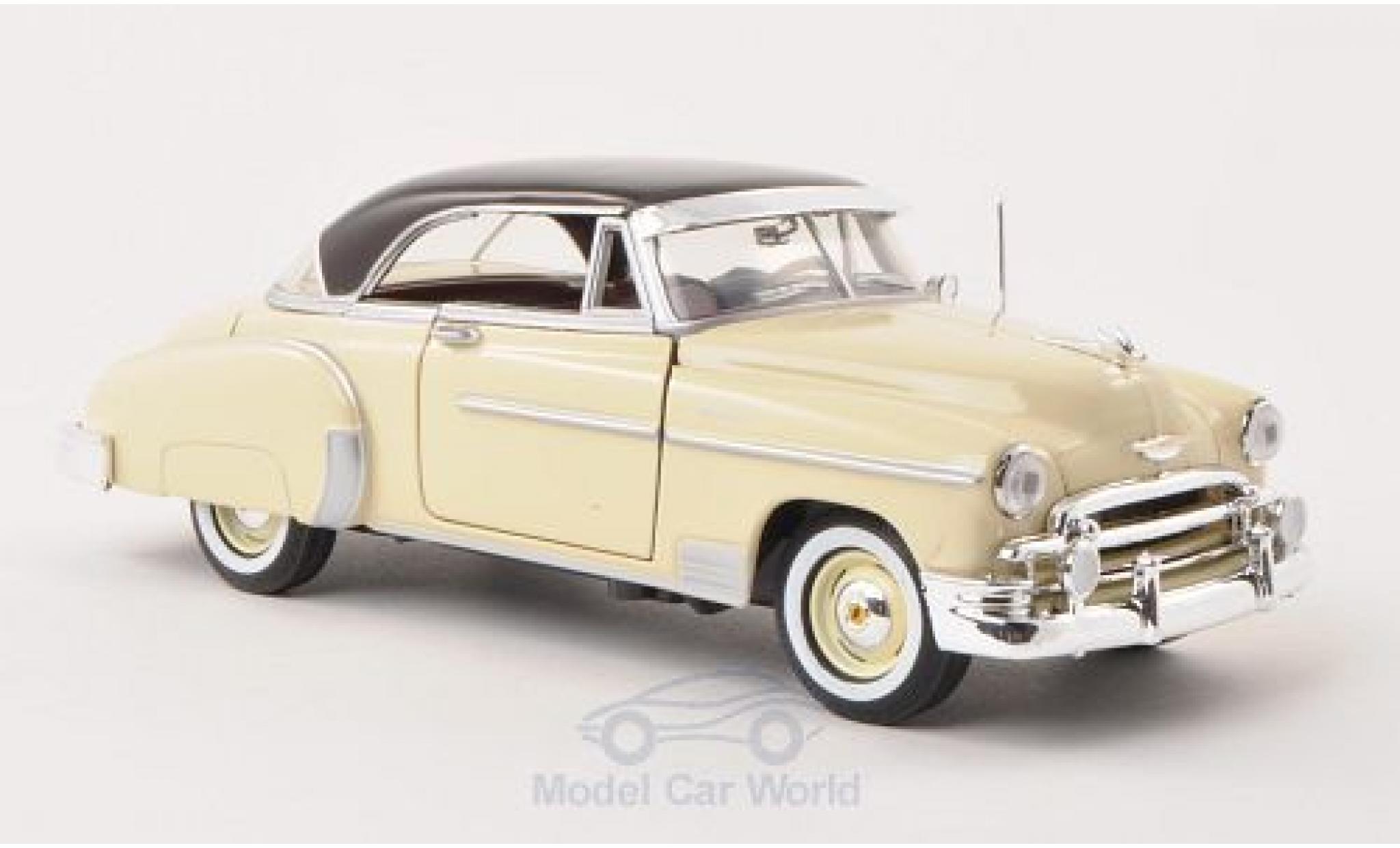 Chevrolet Bel Air 1/24 Motormax Hardtop beige/bruin 1950 modelauto