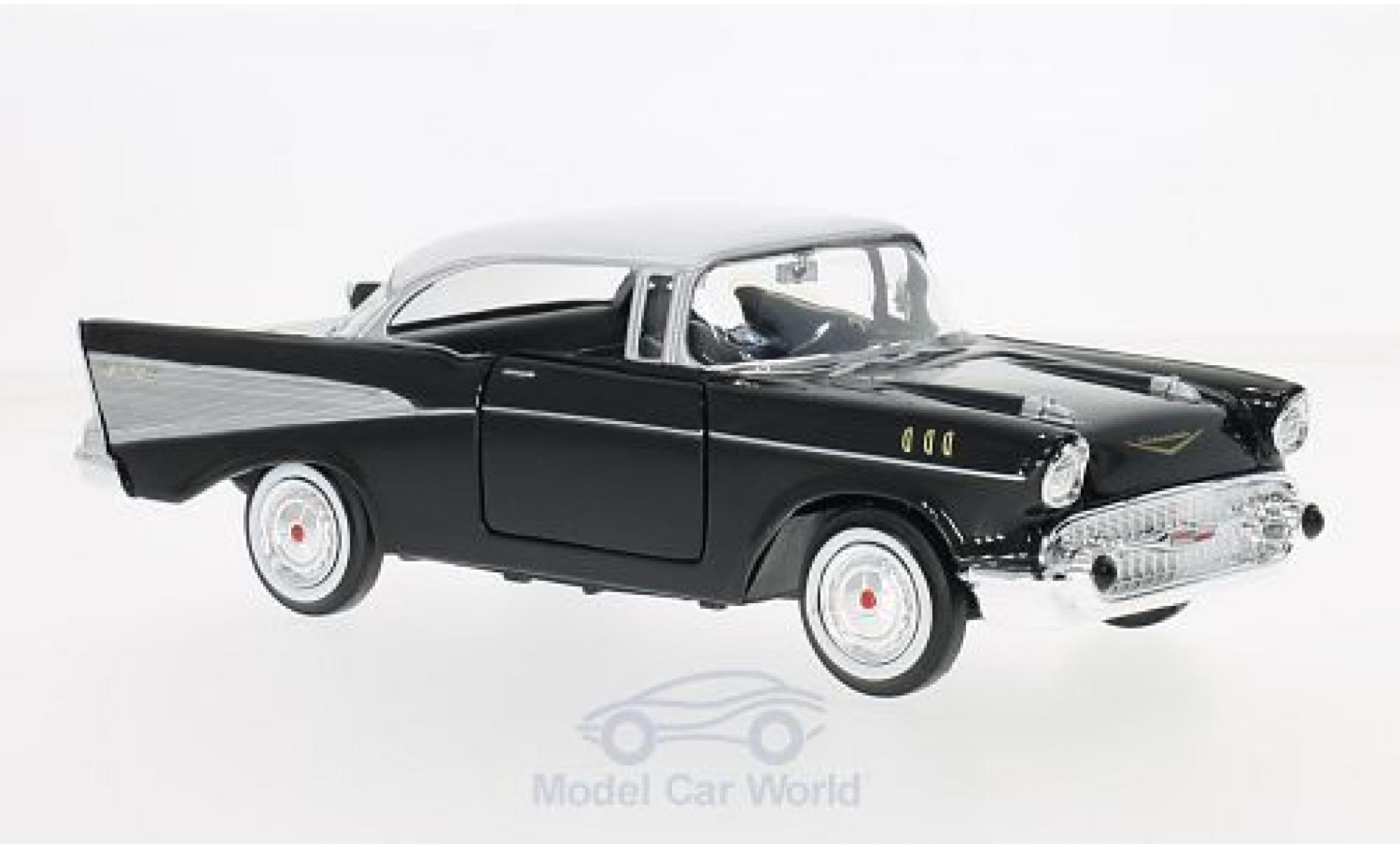 Chevrolet Bel Air 1/24 Motormax zwart/wit 1957 modelauto