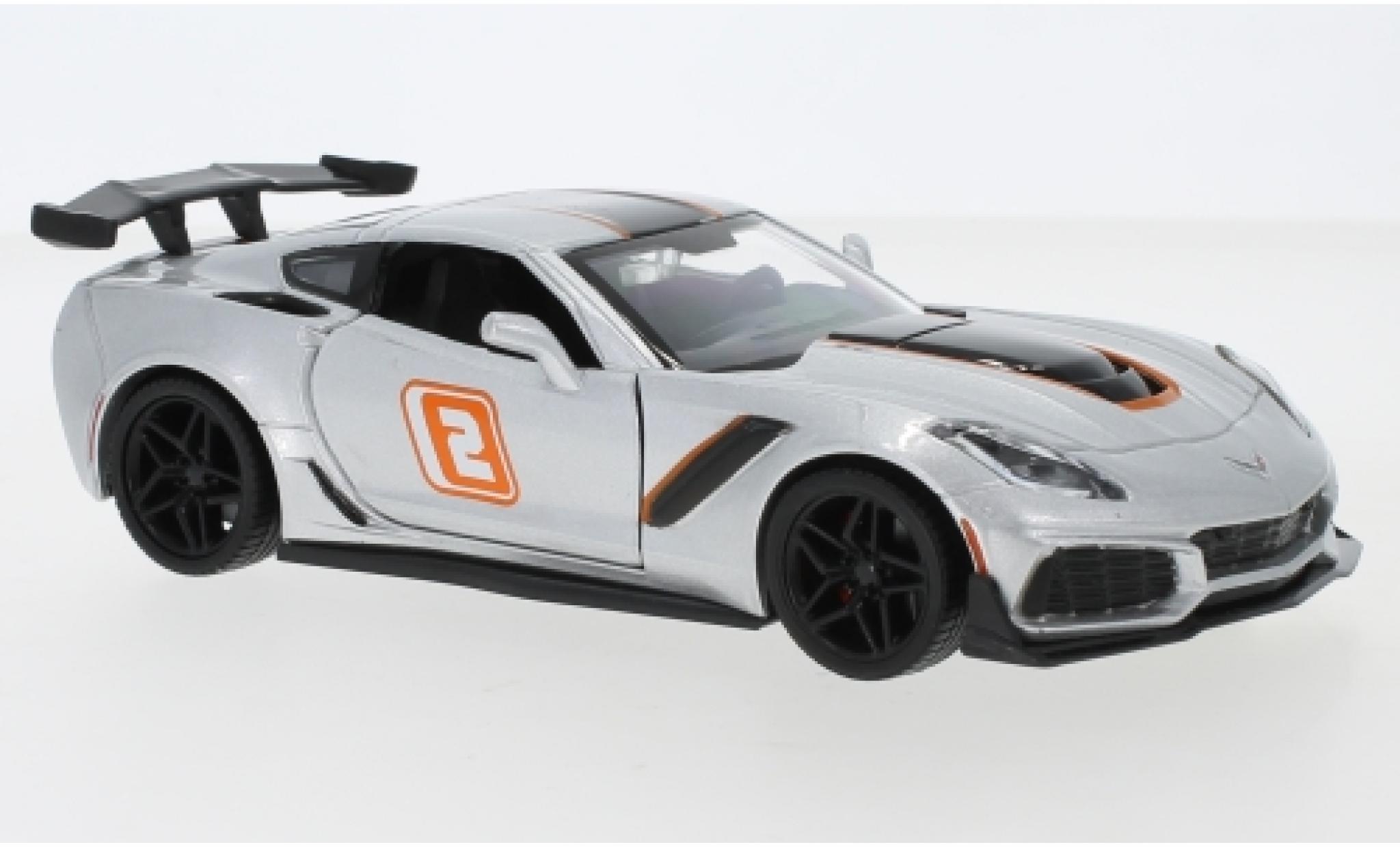 Chevrolet Corvette 1/24 Motormax C7 ZR1 grijs/Dekor 2019 No.2 modelauto