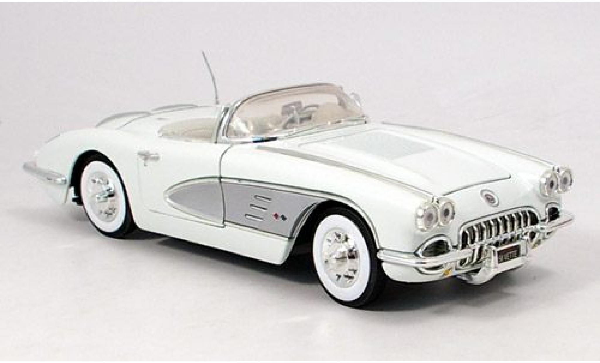 Chevrolet Corvette 1/18 Motormax wit/grijs 1958 modelauto