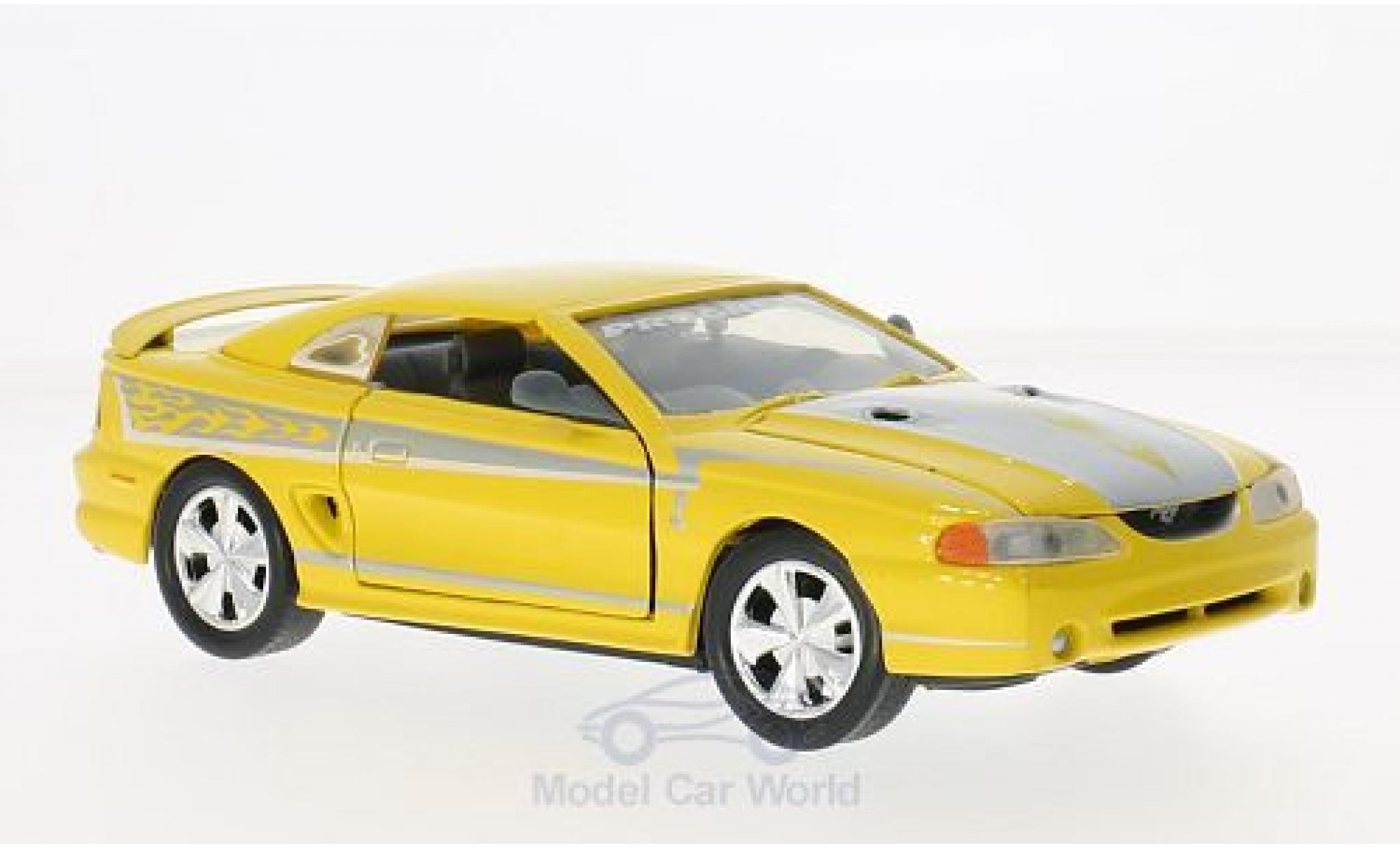 Ford Mustang 1/24 Motormax SVT Cobra geel/grijs 1998 modelauto