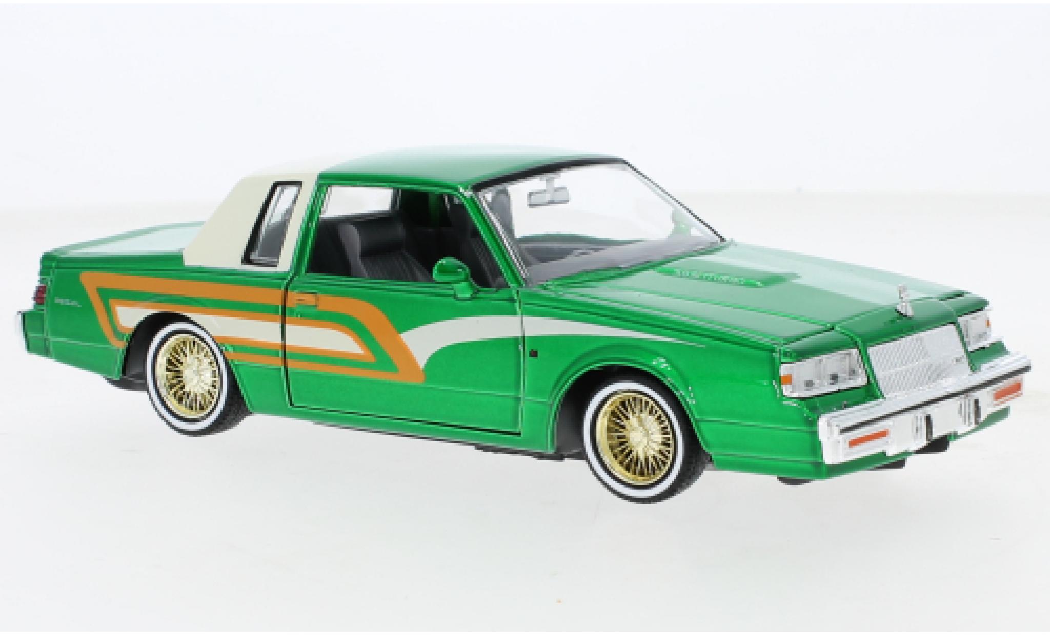 Buick Regal 1/24 Motormax metallic groen/Dekor 1987 modelauto