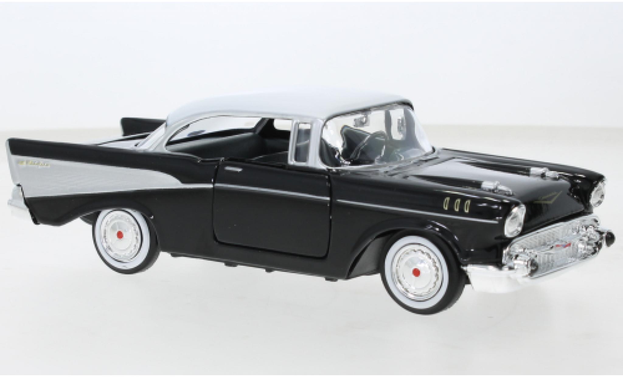 Chevrolet Bel Air 1/24 Motormax Bel air Hardtop tuning zwart/D&eacute;corer 1957 modelauto