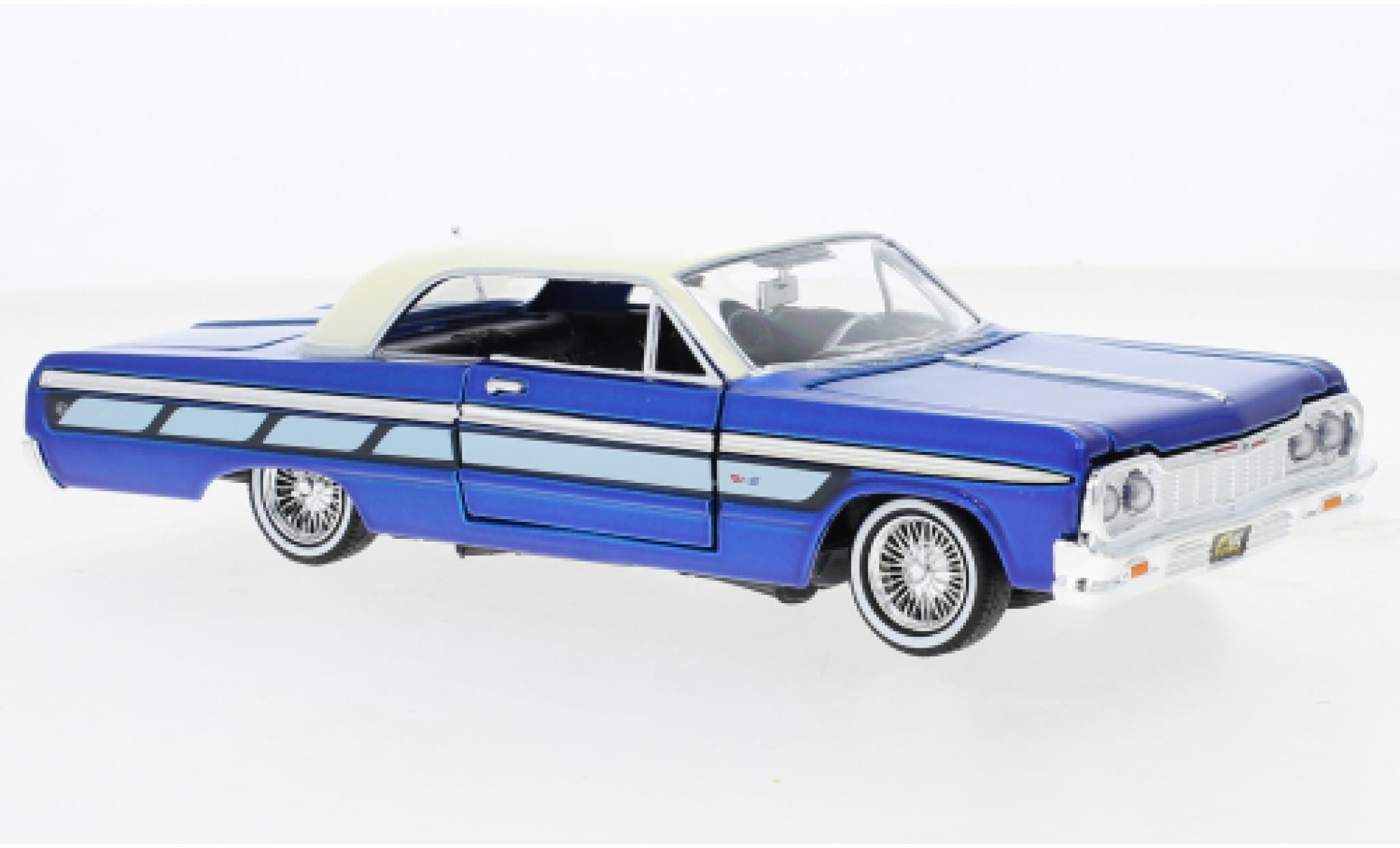 Chevrolet Impala 1/24 Motormax metallic blauw/beige 1964 modelauto