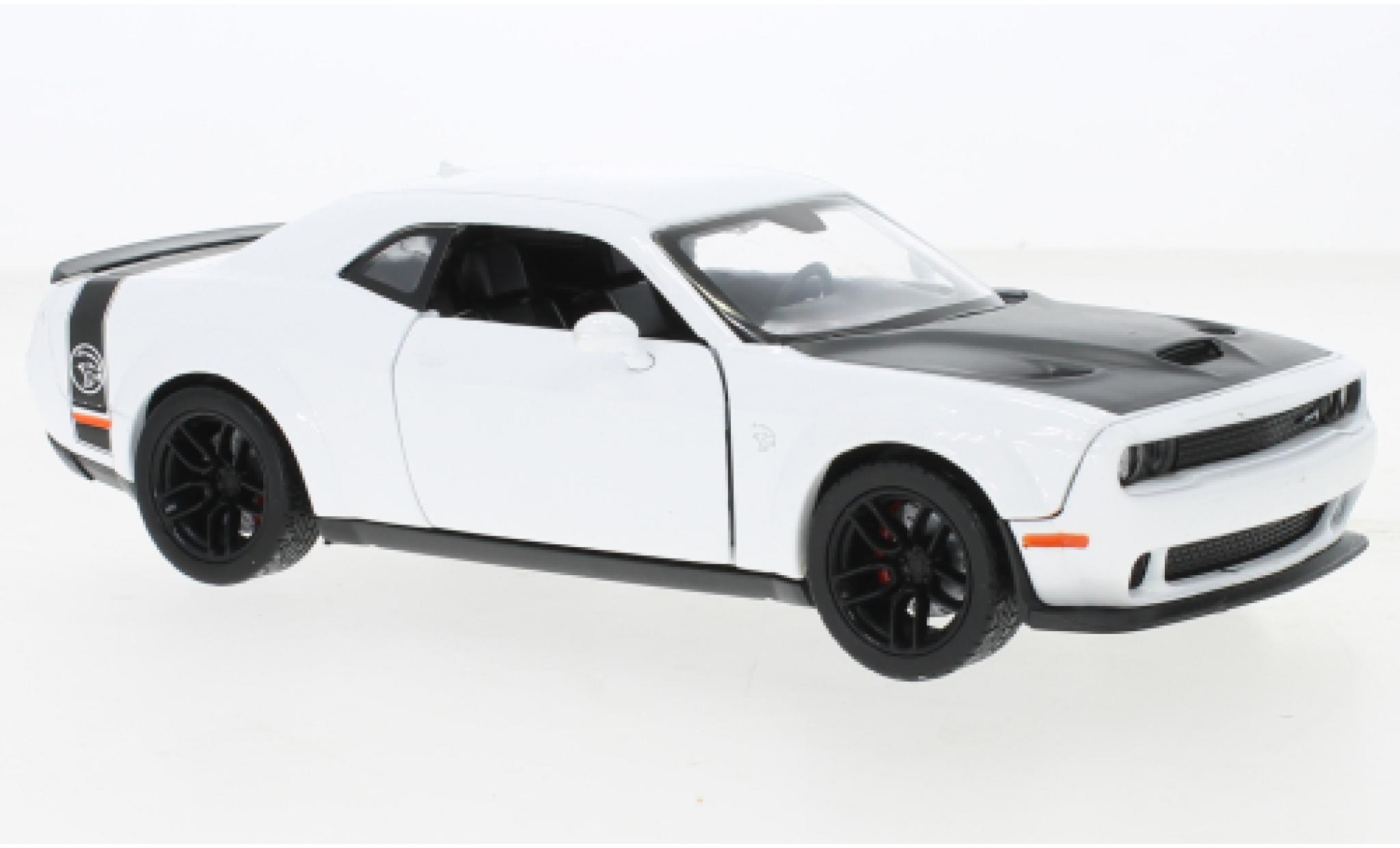 Dodge Challenger 1/24 Motormax SRT Hellcat Widebody wit/zwart 2018 modelauto