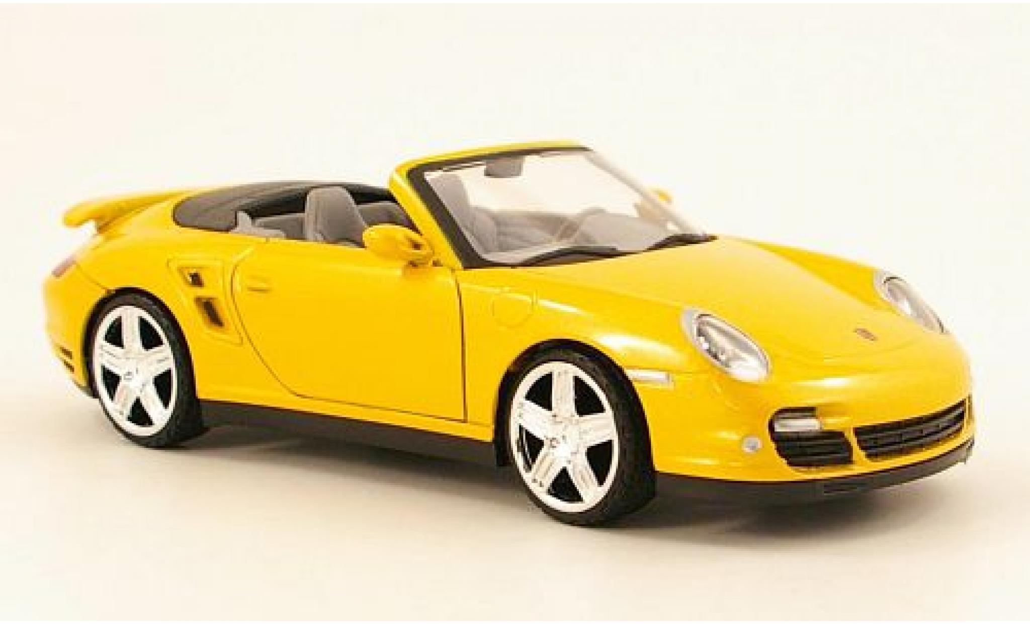 Porsche 997 Turbo 1/24 Motormax 911 () Turbo Cabriolet metallic geel modelauto