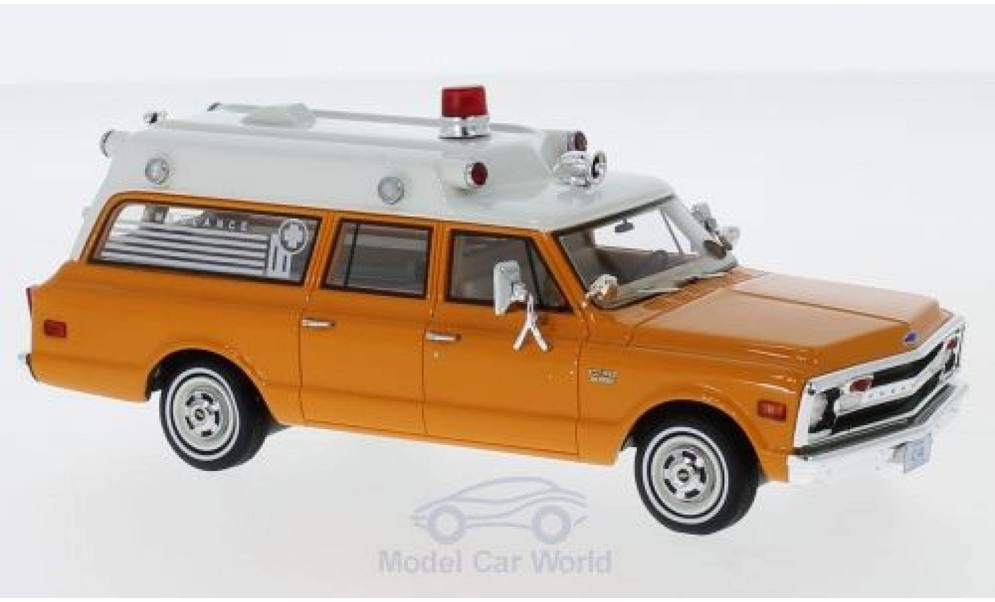 Chevrolet Suburban 1/43 Neo Ambulance oranje/wit 1970 modelauto