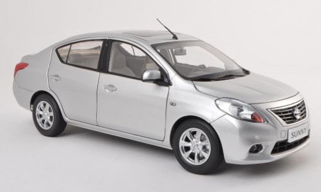 Nissan Sunny 1/18 Paudi grijs 2010 modelauto