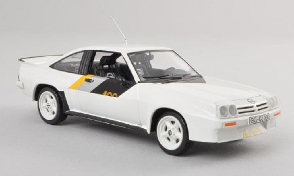Opel Manta B 1/43 Schuco B 400 wit modelauto