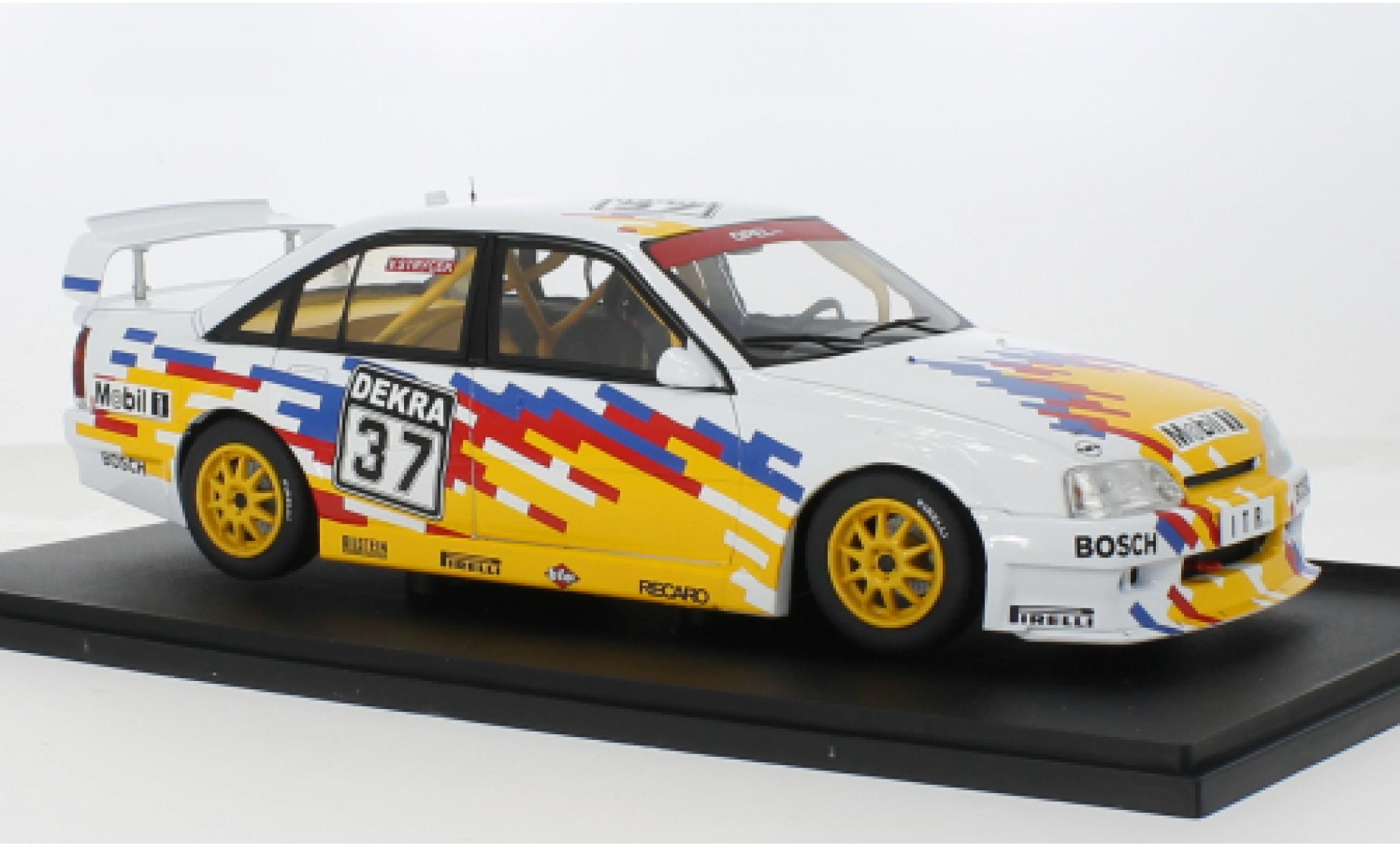 Opel Omega 1/18 Solido Evo 500 wit 1:18 modelauto