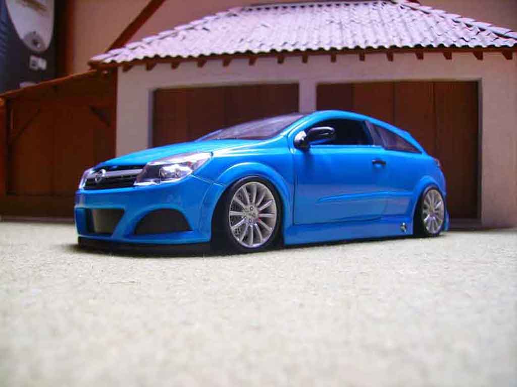 Opel Astra GTC opc 1/18 Welly