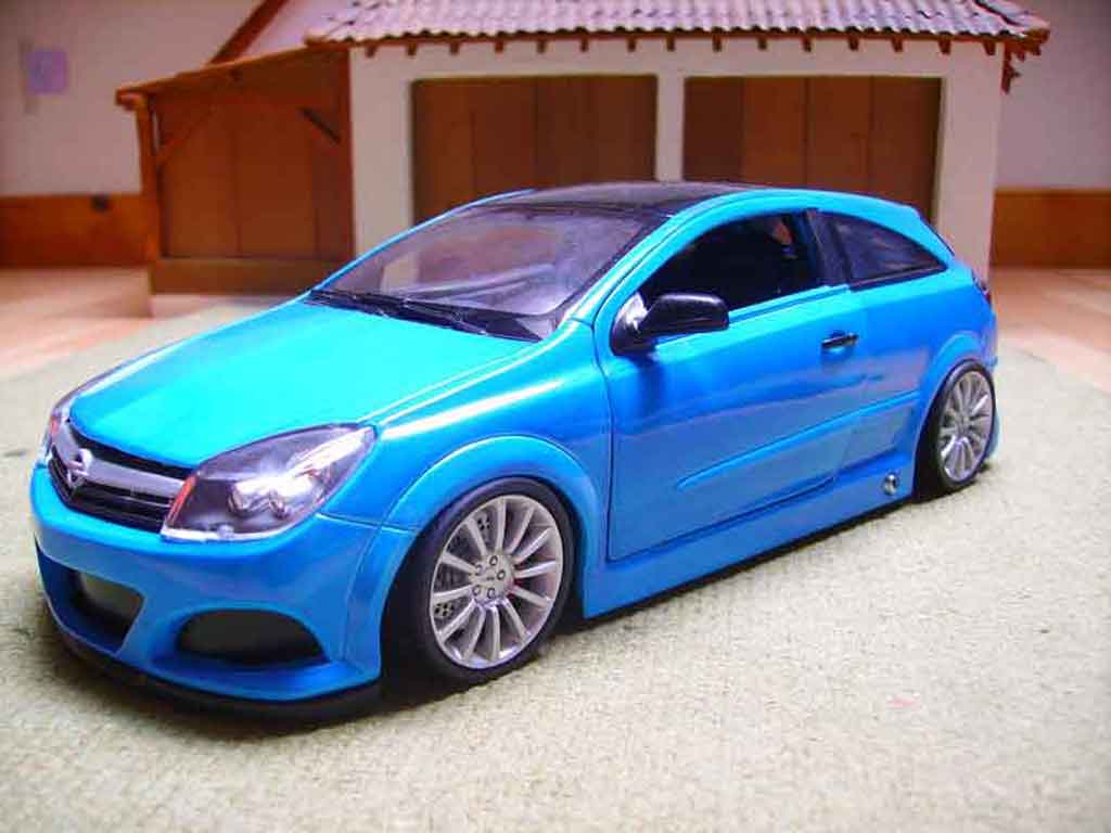 Opel Astra 1/18 Welly gtc opc modelauto