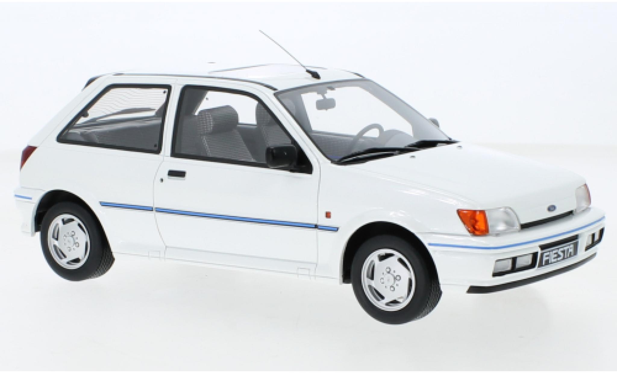 Ford Fiesta 1/18 Ottomobile MK III XR2i wit 1989 modelauto