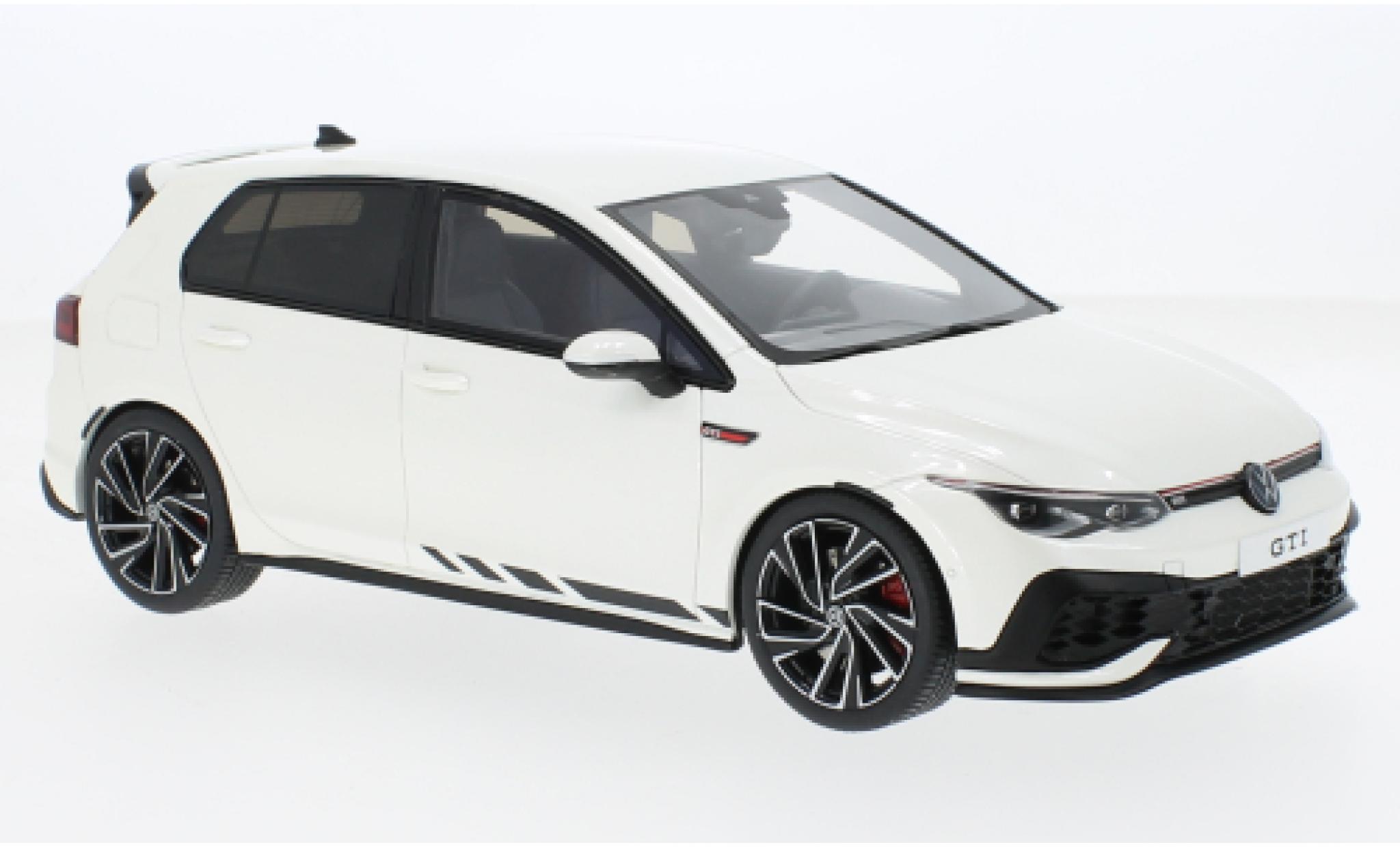 Volkswagen Golf 1/18 Ottomobile VIII GTI Clubsport metallic wit 2021 modelauto