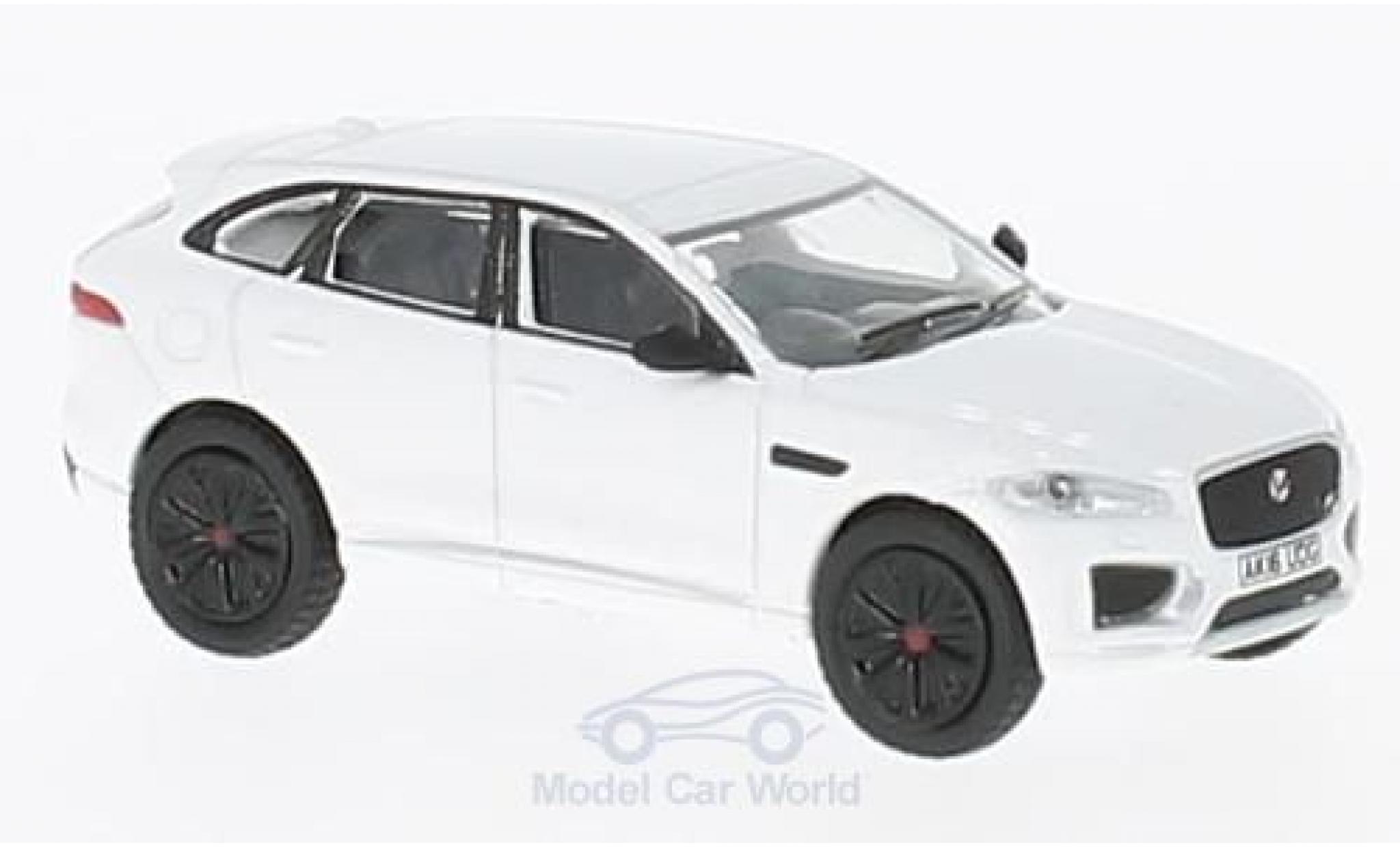 Jaguar F-Pace 1/76 Oxford wit modelauto
