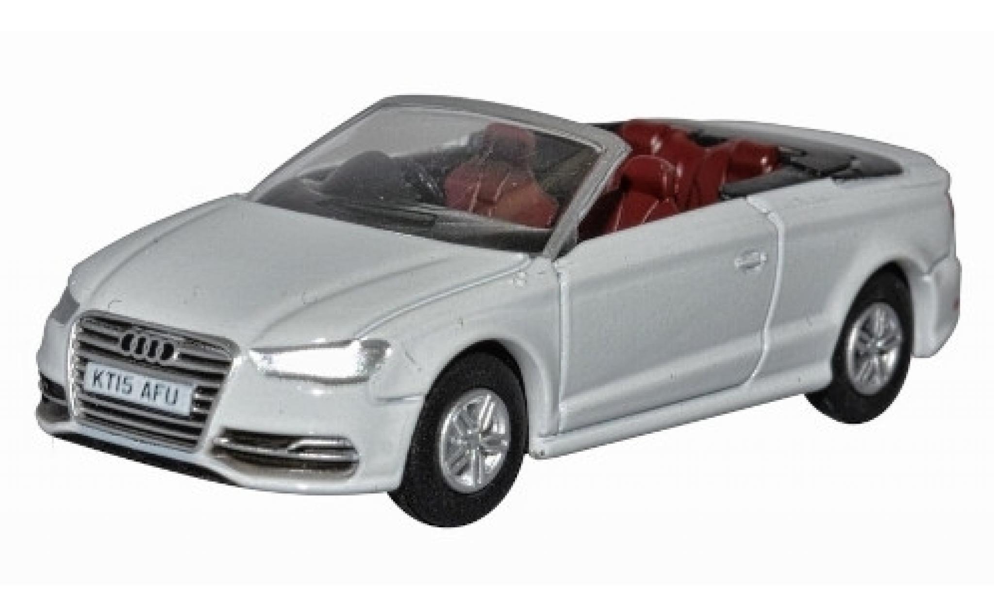 Audi S3 1/76 Oxford cabriolet wit RHD modelauto