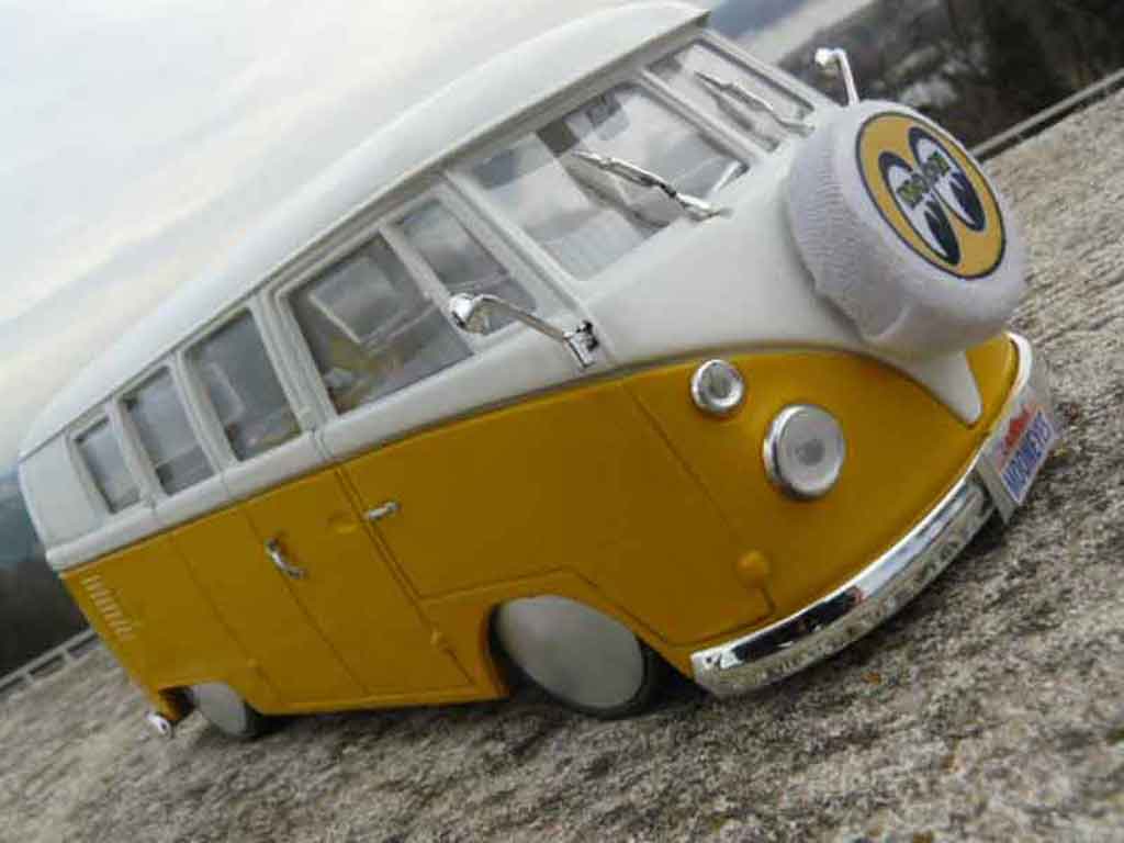 Volkswagen Combi 1/18 Solido split moon modelauto