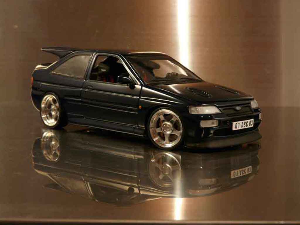 Ford Escort Cosworth 1/18 Ut Models Cosworth rs tuning modelauto