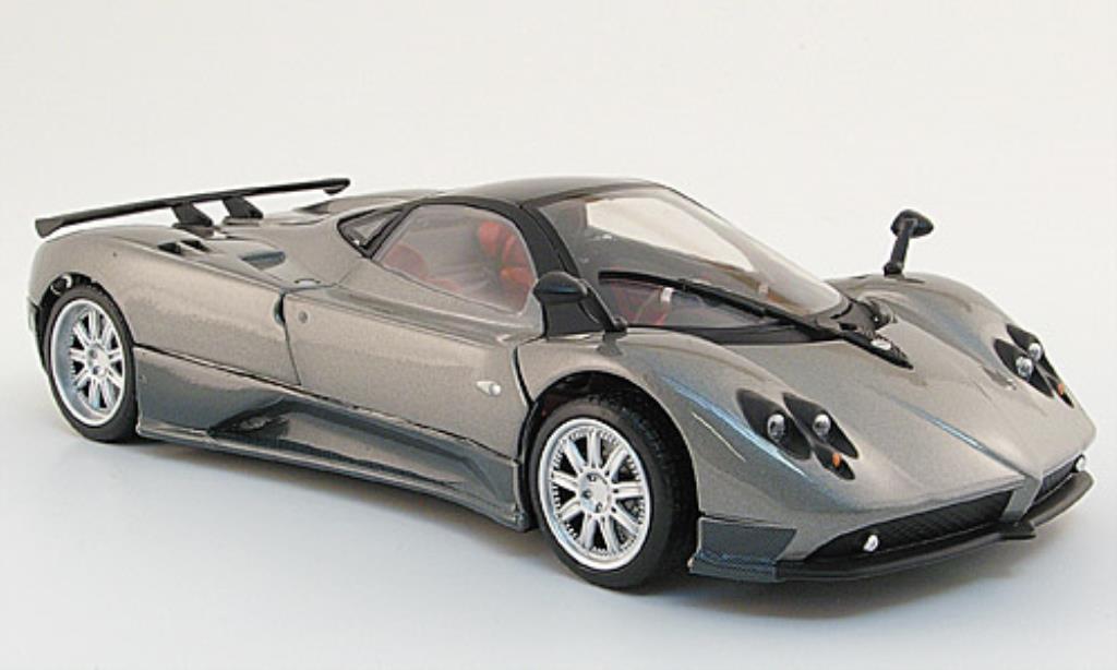 Pagani Zonda F 1/24 Motormax F grijs/zwart/carbon modelauto