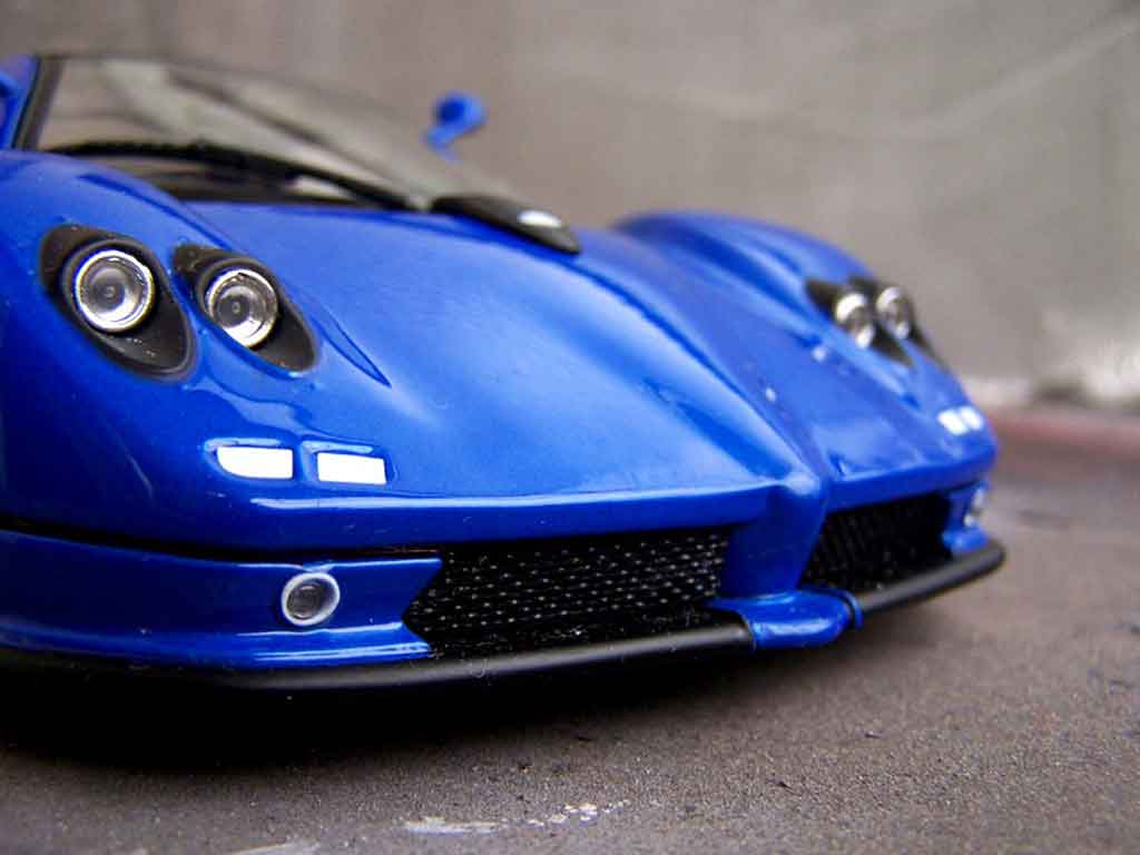 Pagani Zonda C12 1/18 Motormax C12 blauw modelauto