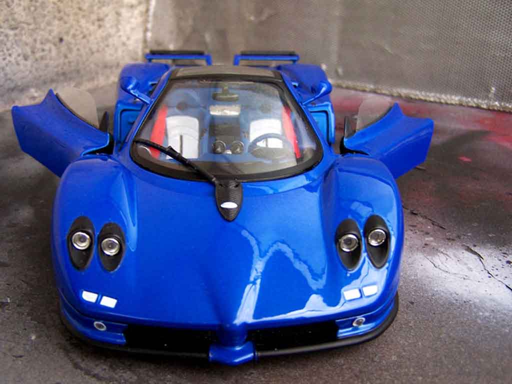 Pagani Zonda C12 blauw 1/18 Motormax