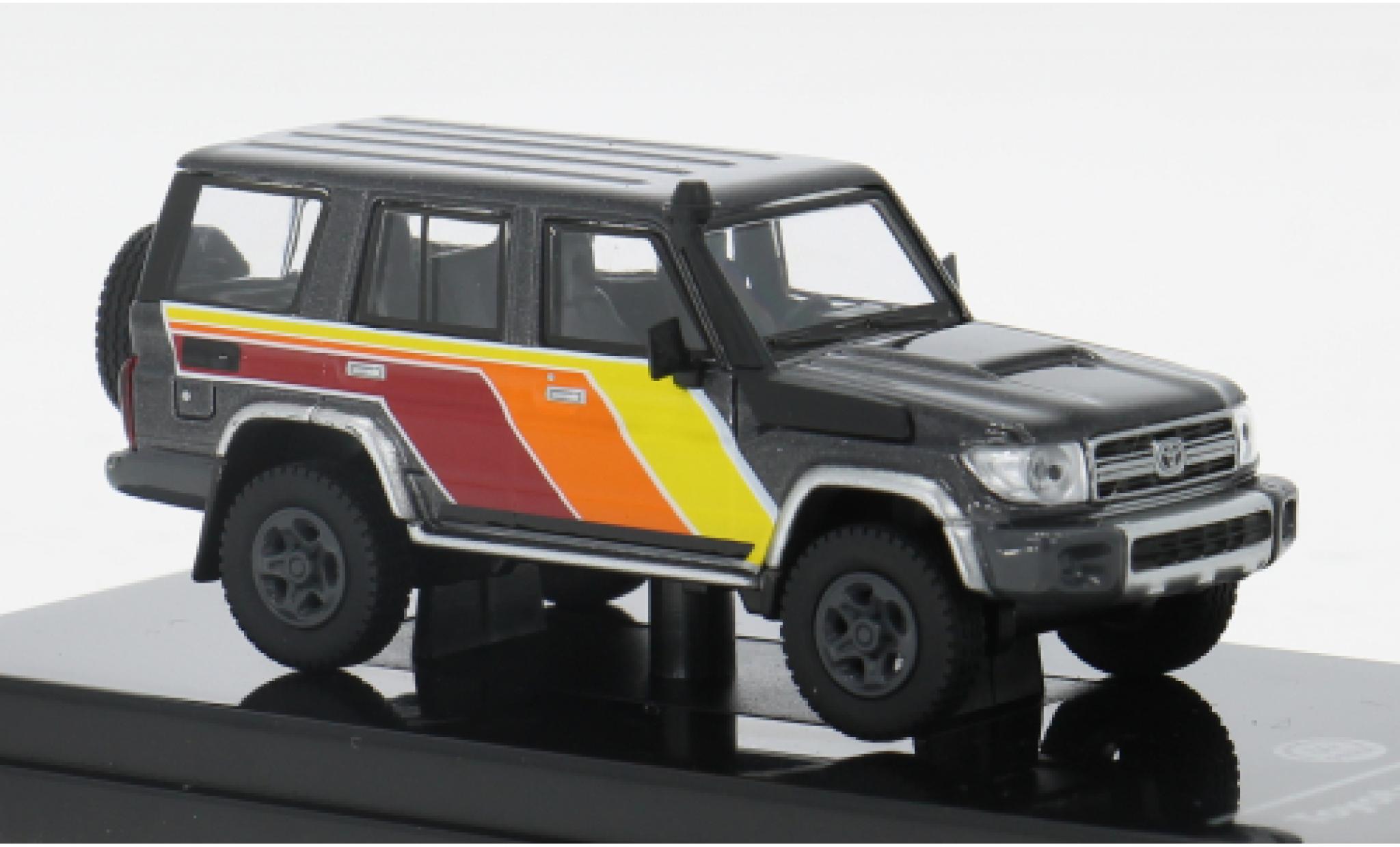 Toyota Land Cruiser 1/64 Para64 76 zwart/Dekor 2014 1:64 modelauto