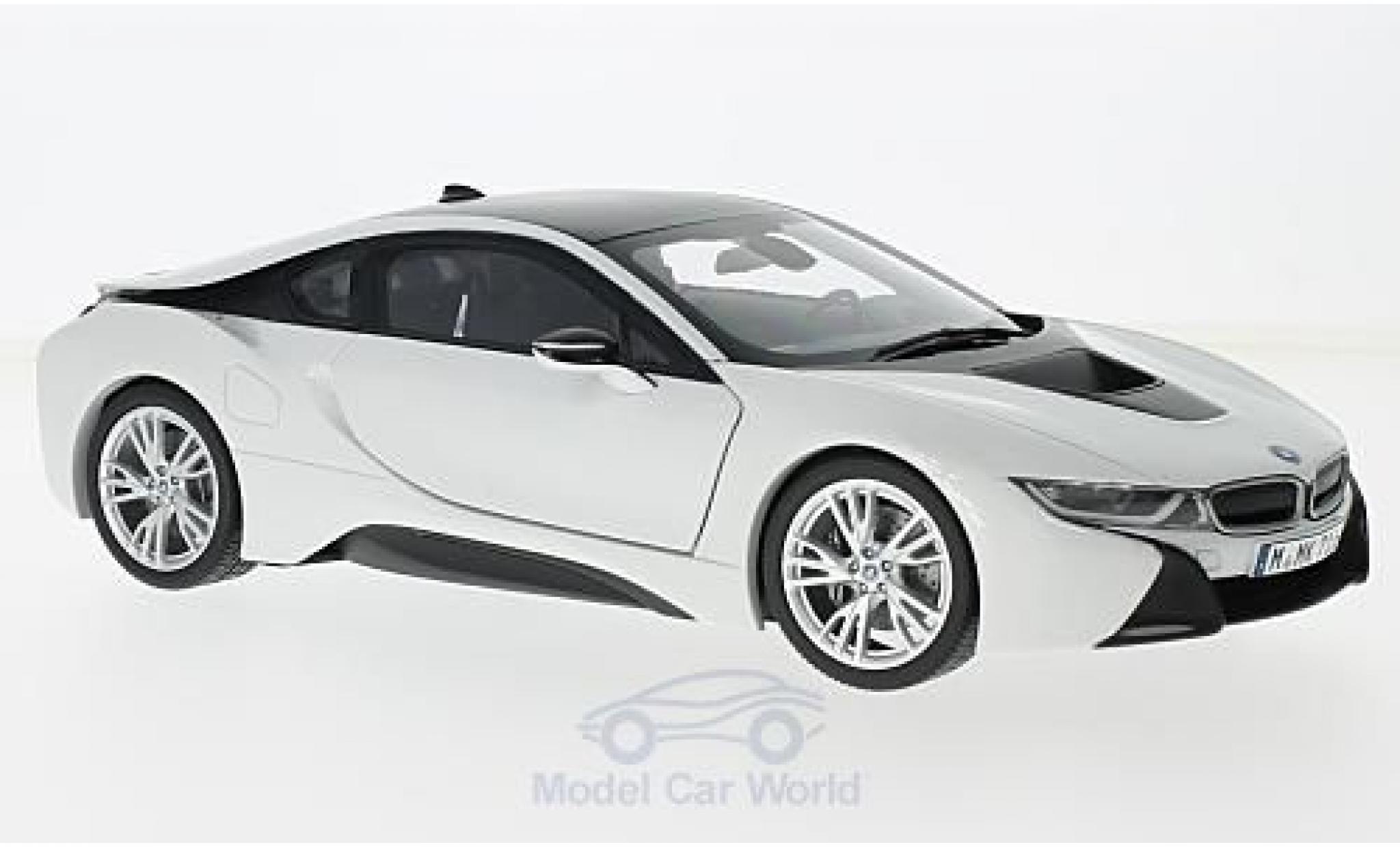 Bmw i8 1/18 Paragon metallic wit/grijs modelauto