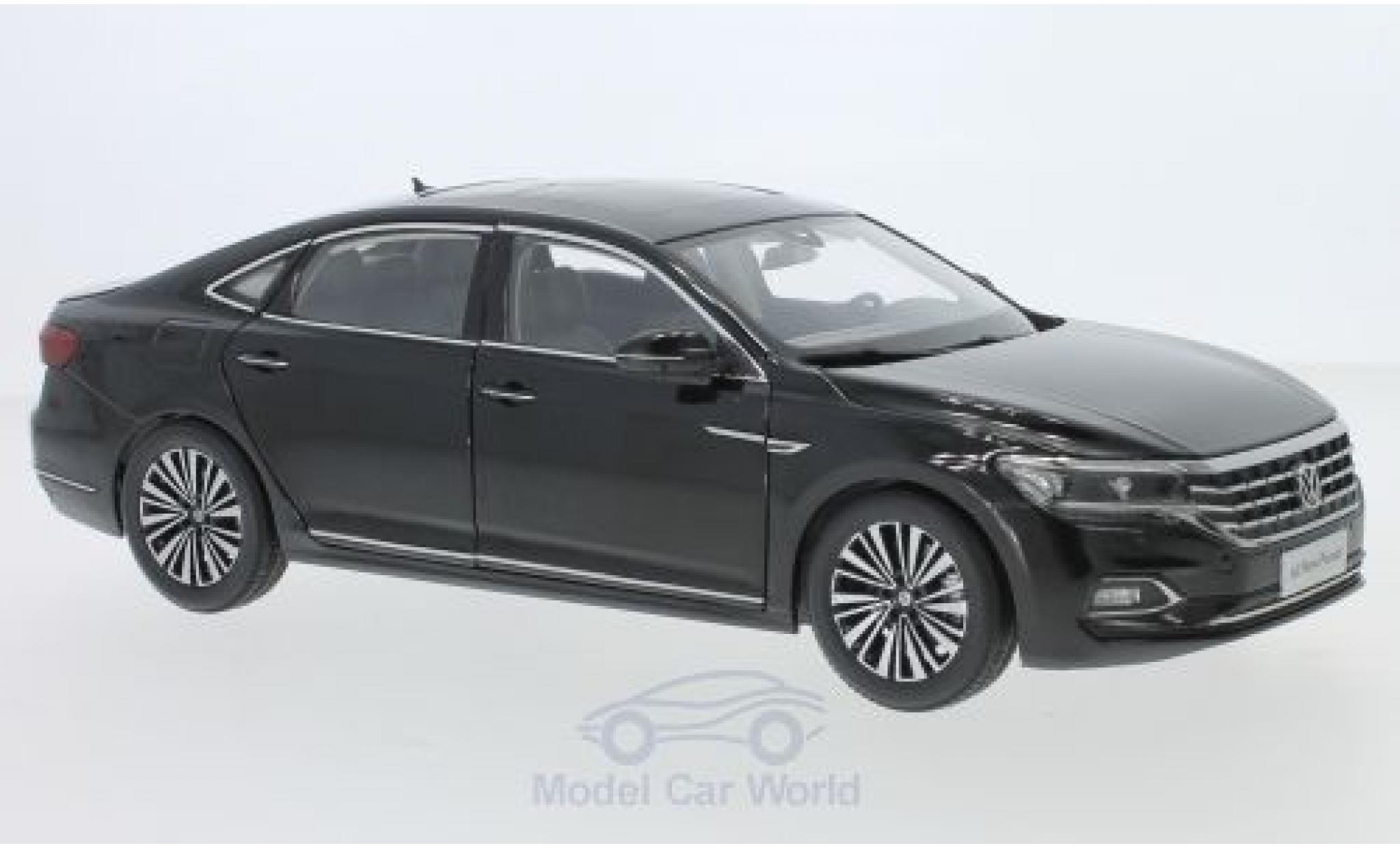 Volkswagen Passat 1/18 Paudi zwart 2019 modelauto