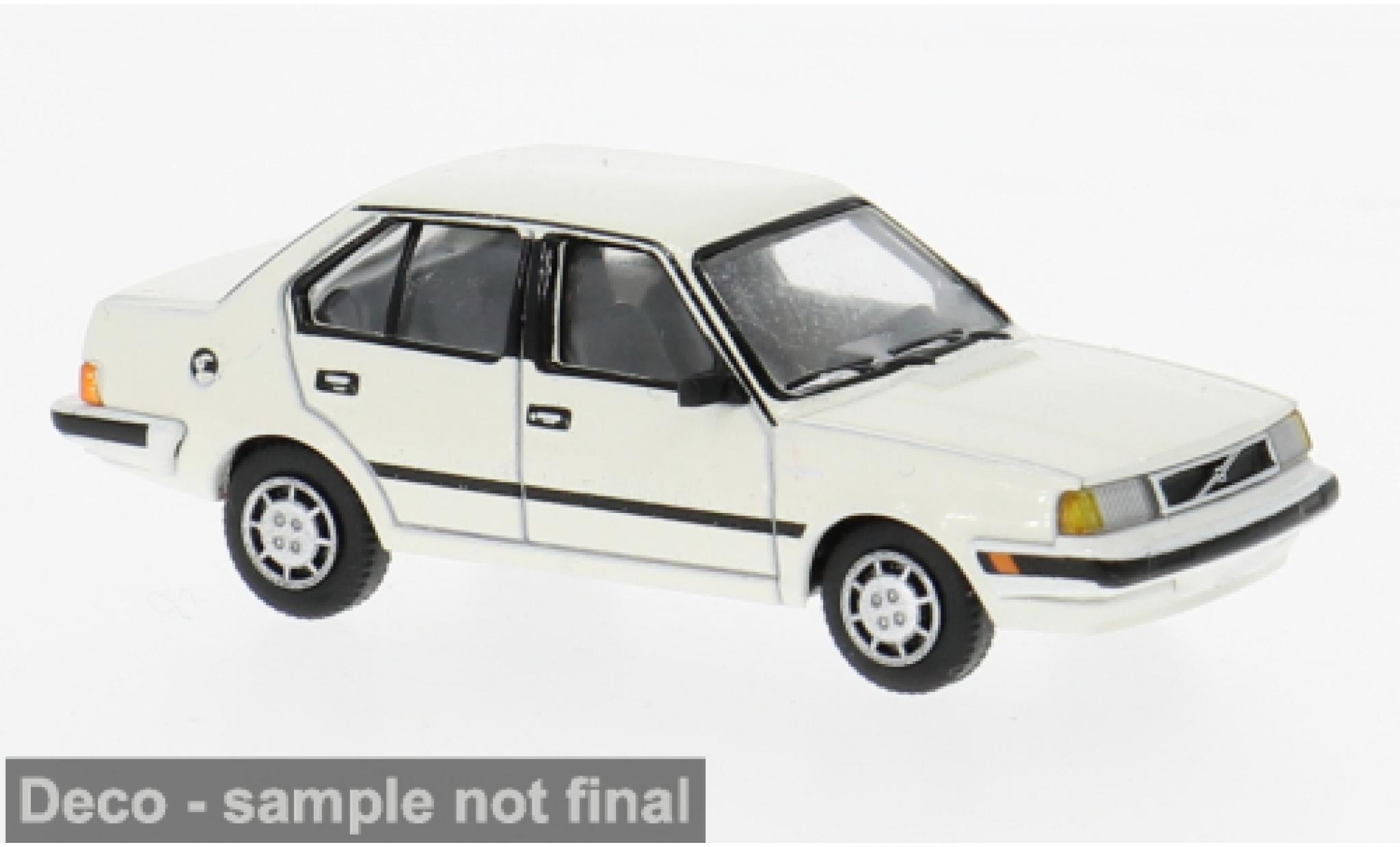 Volvo 360 1/87 PCX87 wit 1985 1:87 modelauto