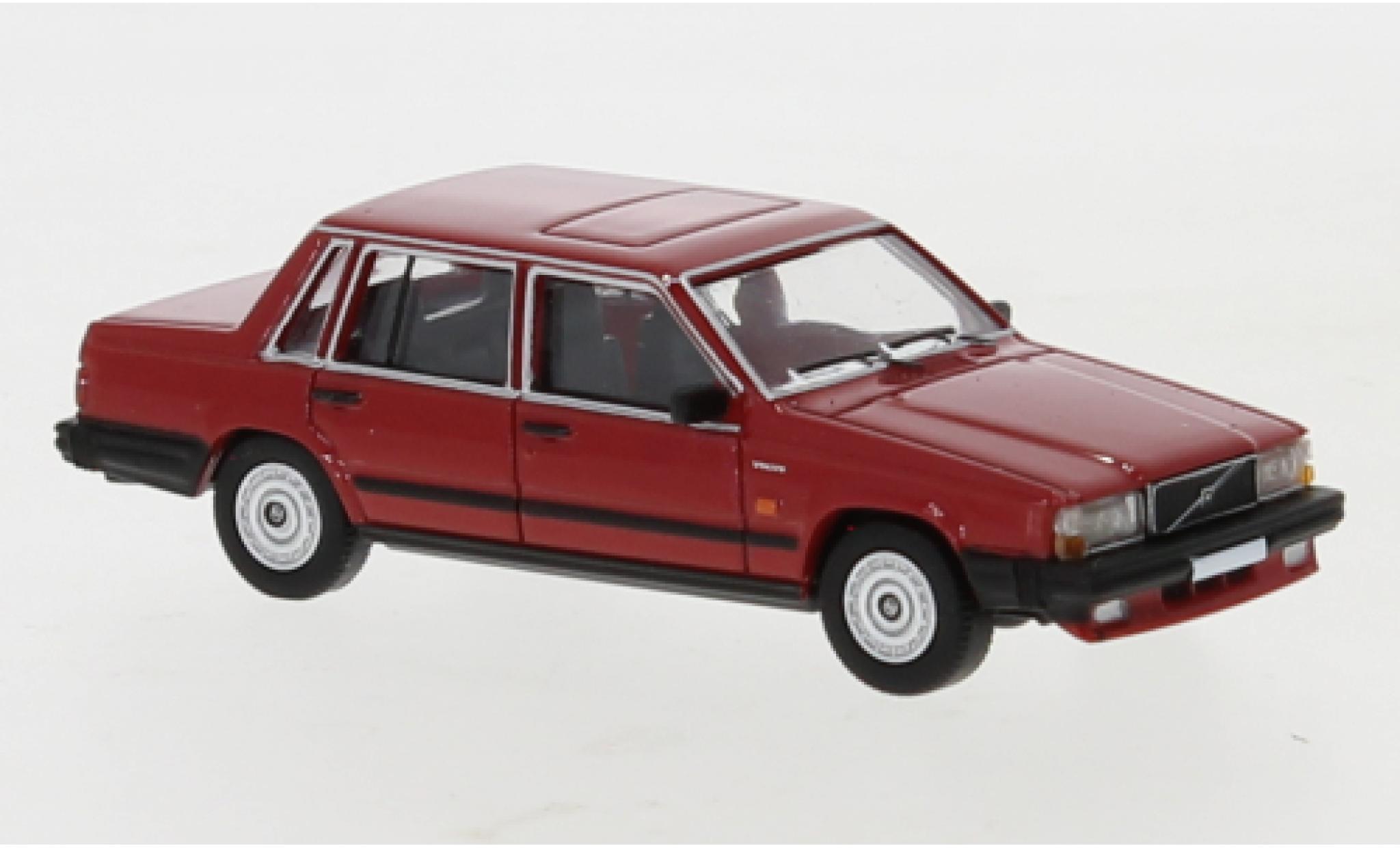 Volvo 740 1/87 PCX87 rood 1984 modelauto