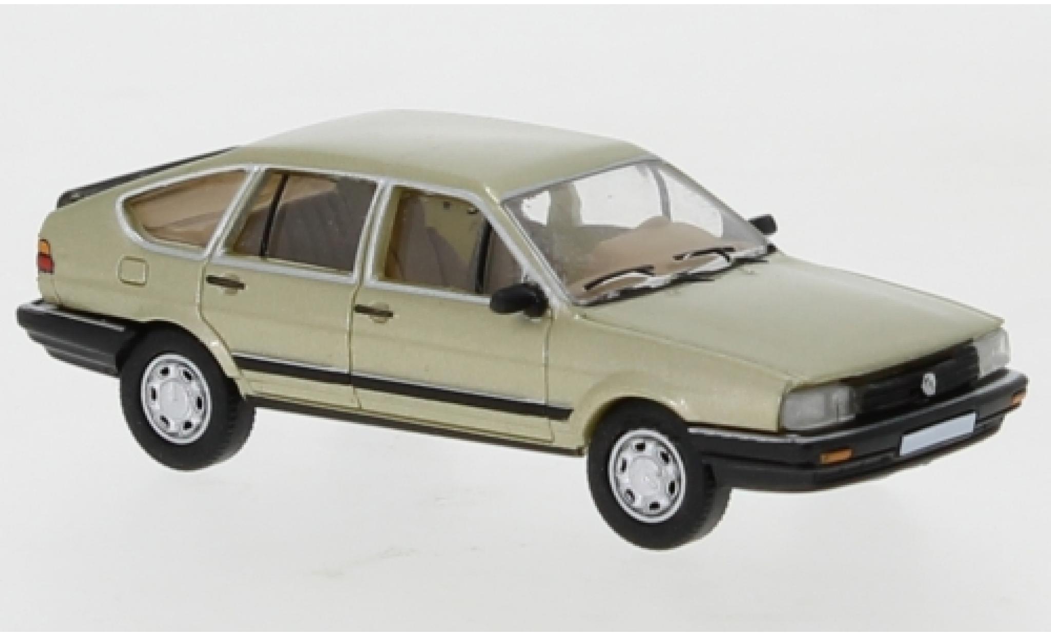 Volkswagen Passat 1/87 PCX87 B2 metallic beige 1985 modelauto