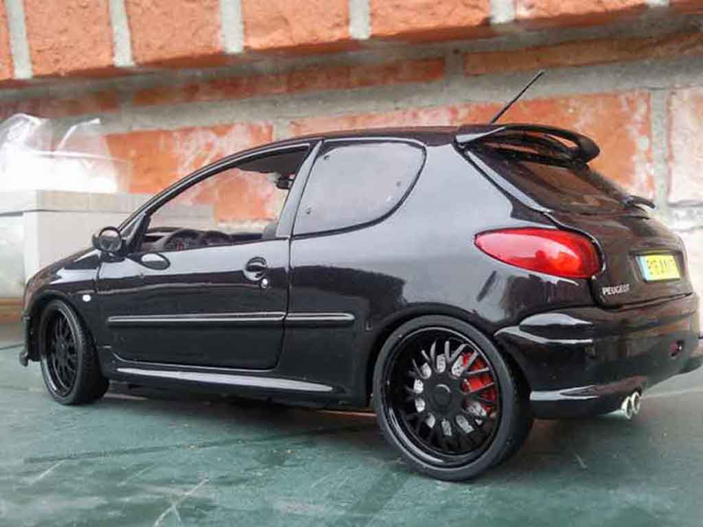 Peugeot 206 RC jantes zwarts et vitres teintees 1/18 Norev