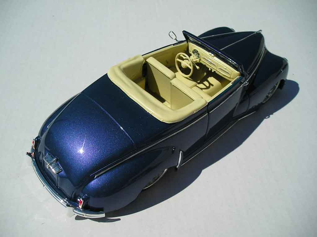 Peugeot 203 cabriolet 1954 blauw metalise jantes low riders 1/18 Solido