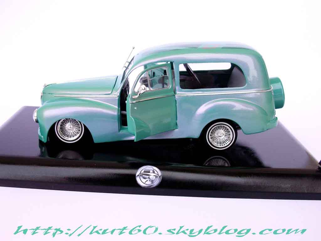 Peugeot 203 Fourgonette short delivery lowride 1/18 Solido