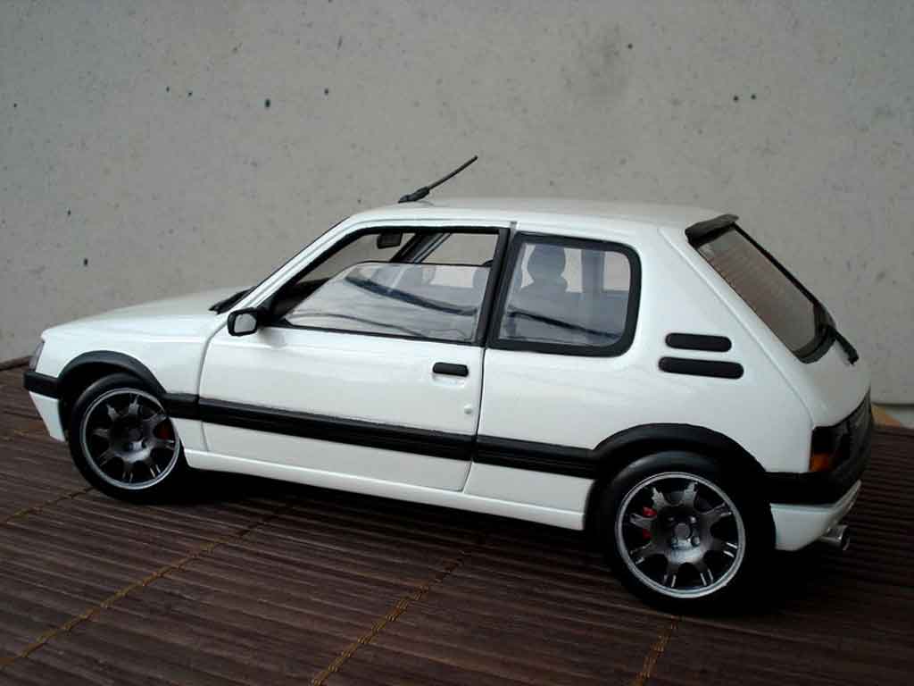 Peugeot 205 GTI wit jantes pts 1/18 Solido