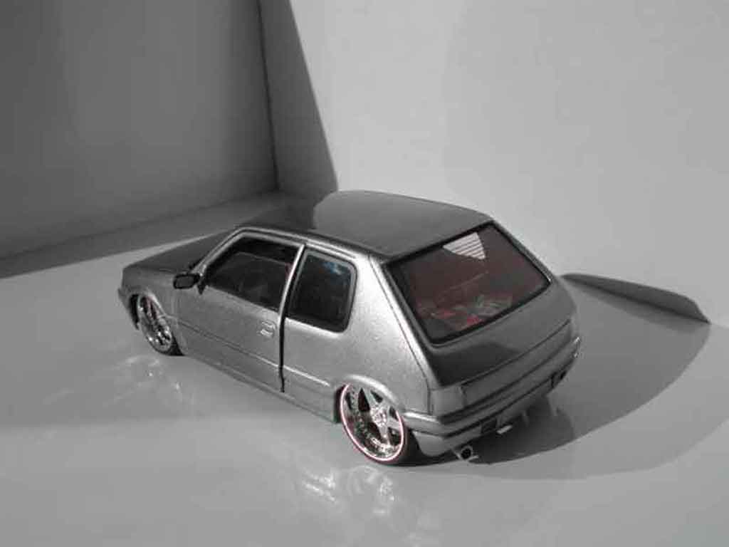 Peugeot 205 GTI grijs metallic jantes racing hart 17 pouces 1/18 Solido