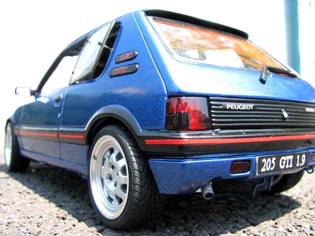 Peugeot 205 GTI 1/18 Solido 1.9 Bleu Miami GTI blauw miami modelauto
